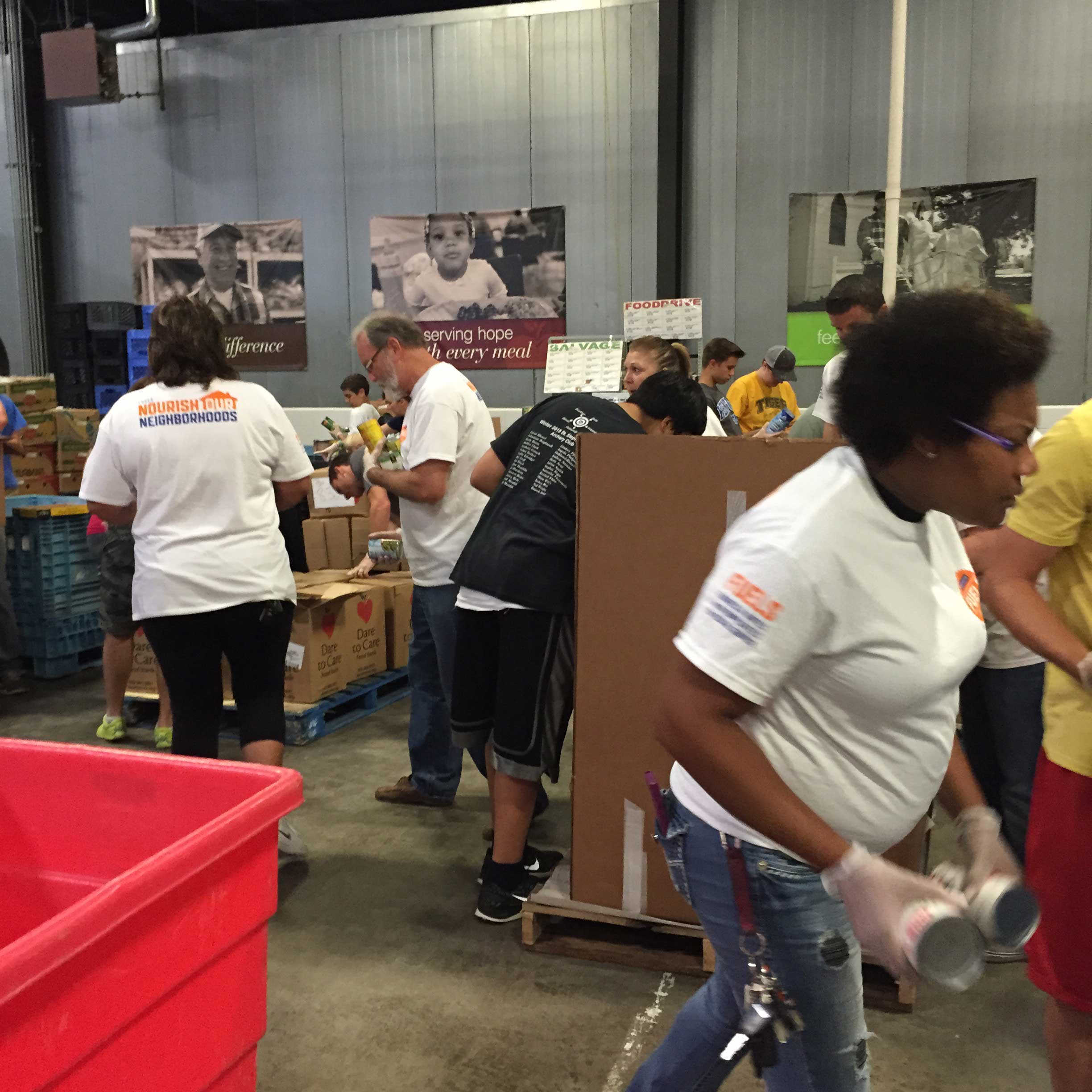 Faurecians, like the FECT employees in Louisville, Kentucky, give hundreds of hours of their own time, volunteering to pack food, sort boxes and cans, and serve meals to families in their hometowns. 