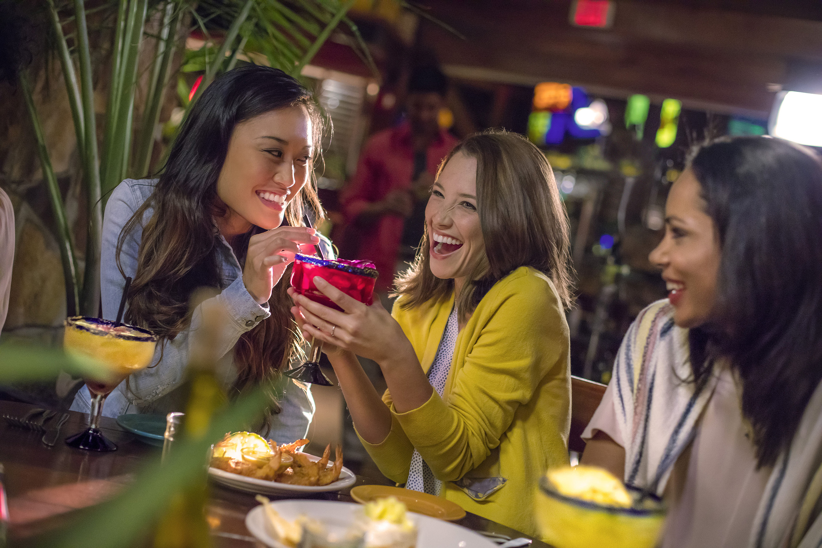 Bahama Breeze Kicks off Viva la ‘Rita and Margarita Mondays on National