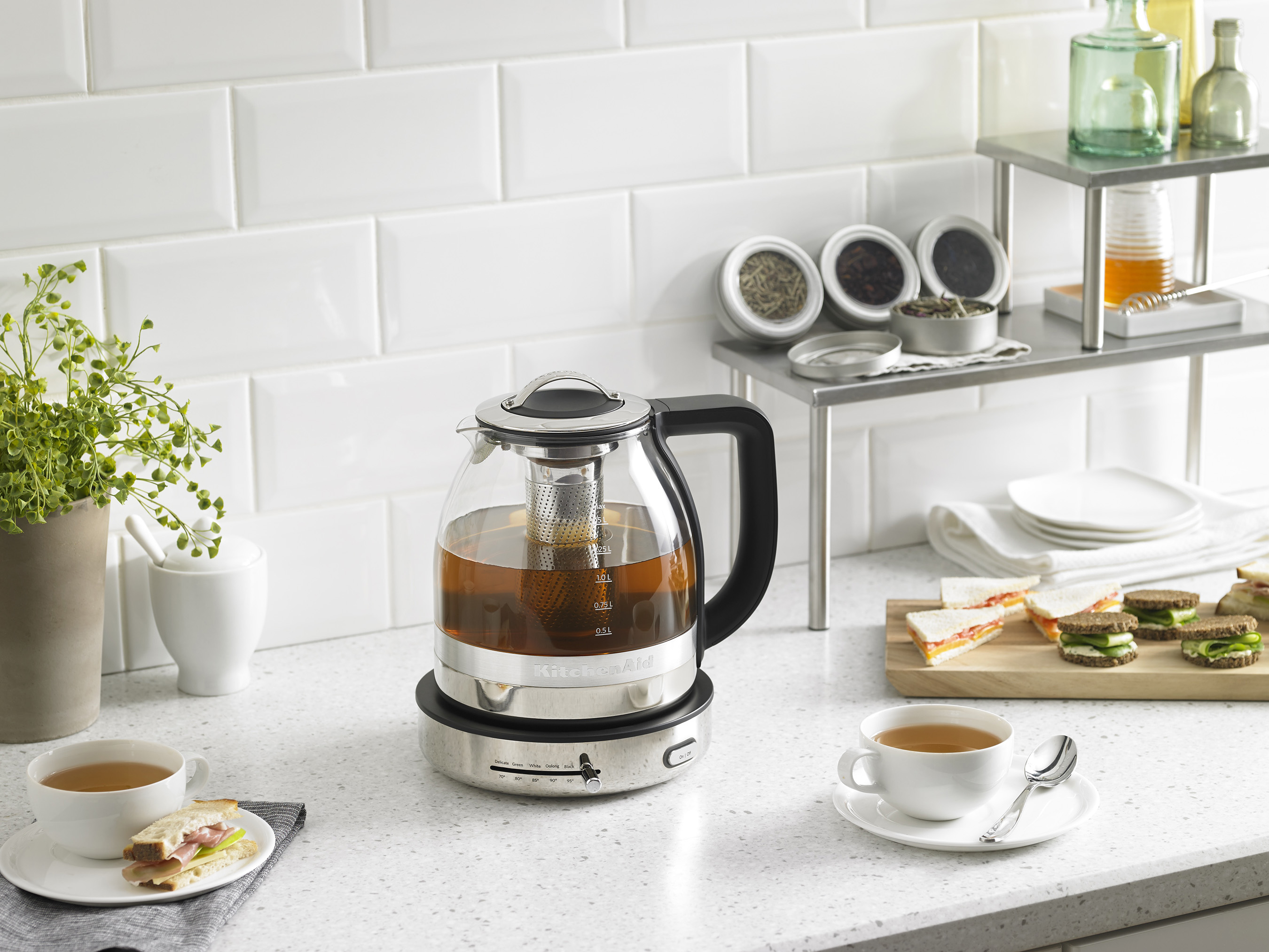 The new KitchenAid® Glass Tea Kettle with preset settings offers tea lovers easy mastery of the perfect cup.