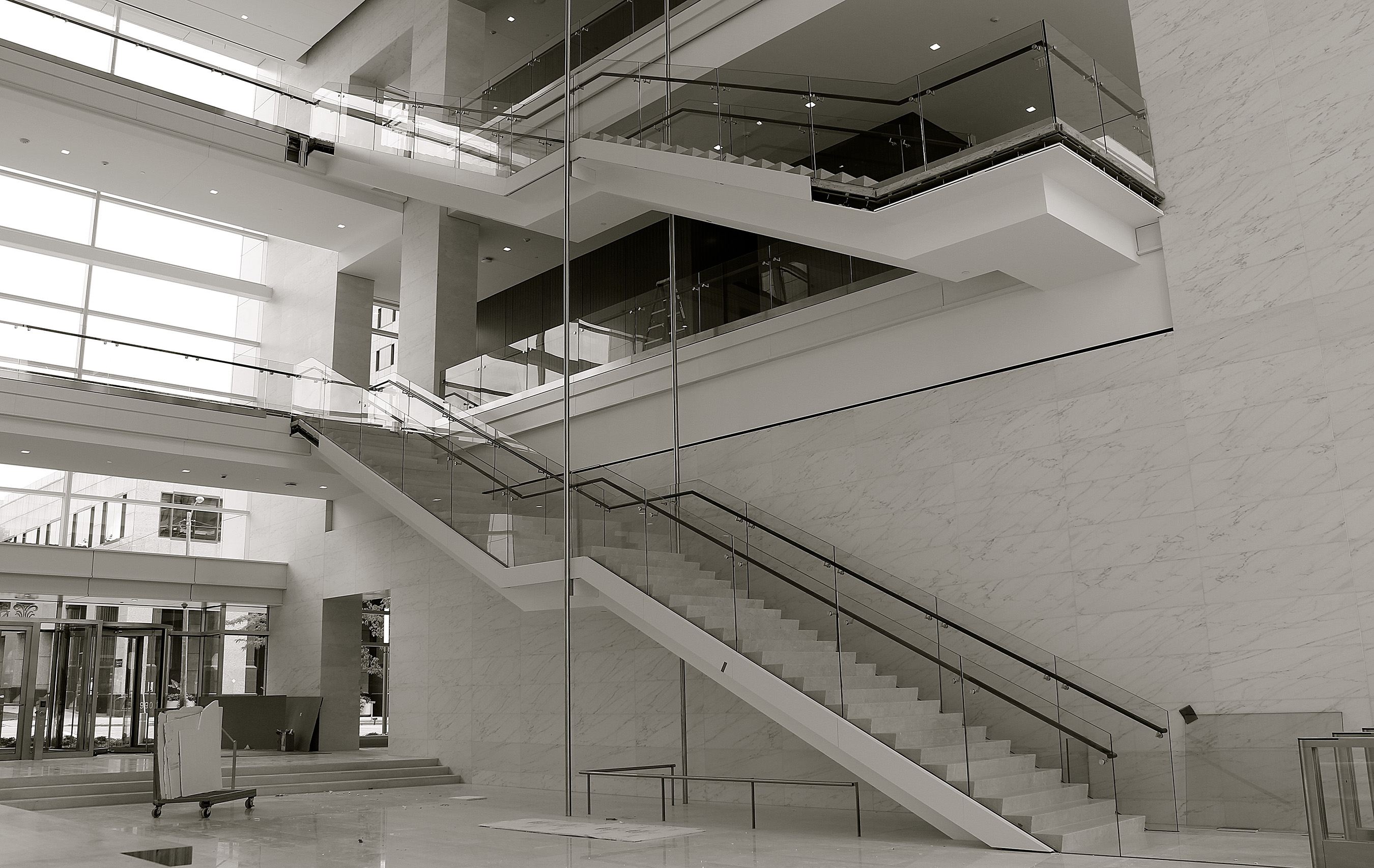 The open stairway in the Mason Street Lobby encourages people to take the stairs rather than the escalator, staying true to Northwestern Mutual’s focus on health and wellness.