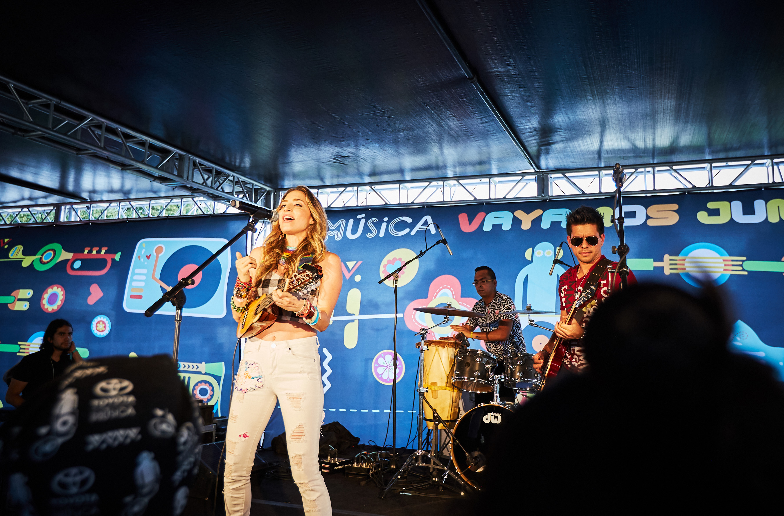 Ecuadorian singer Mirella Cesa closed day 3 at the Toyota Music Den for an epic Ruido Fest 2017 weekend. Ecuadorian singer Mirella Cesa closed day 3 at the Toyota Music Den for an epic Ruido Fest 2017 weekend.