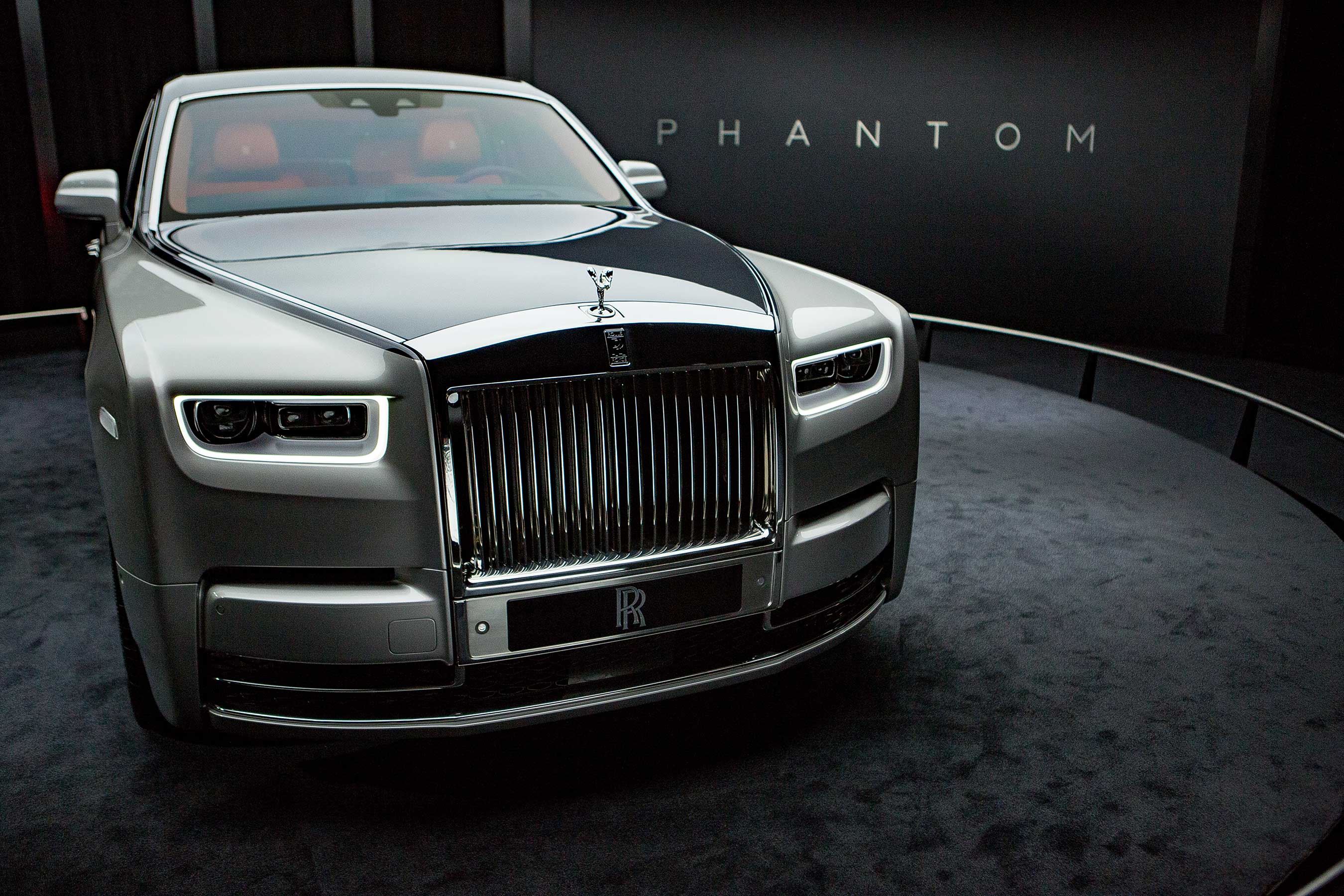 The design of the New Phantom DNA offers an aluminum ‘Architecture of Luxury’ which underpins the Phantom delivers a new level of ‘Magic Carpet Ride:’ lighter, stiffer, quieter than ever.