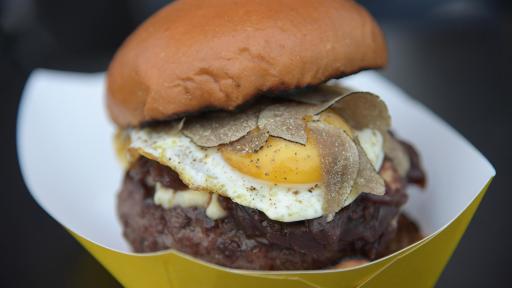 Hamburger with a fried egg