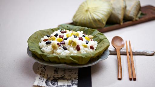 Yeonnipbap (Steamed Rice Wrapped in a Lotus Leaf)