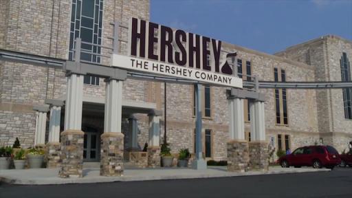 The student council at Big Spring High School, in Pennsylvania welcomed new faces to school with Hershey’s Milk Chocolate Bars.
