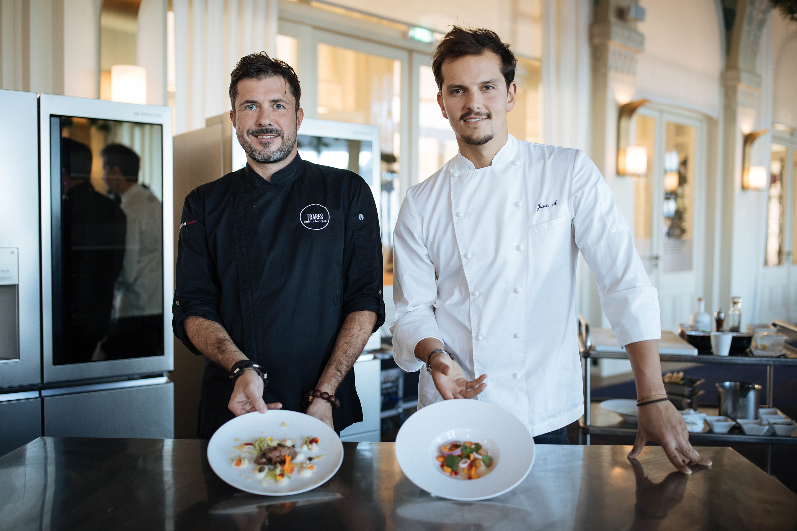Chefs Christopher Crell and Juan Arbelaez with their own signature dishes ©Lewis Joly