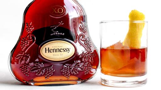 Inspired by Lim and Leon’s travels to Hong Kong and beyond, Hennessy’s X.O cocktail is the ultimate expression of “East Meets West”: traditional Chinese tea meets the modernity of Western mixology with a custom ice mold, offering a contemporary and exciting way to enjoy X.O as part of holiday celebrations with family and friends.