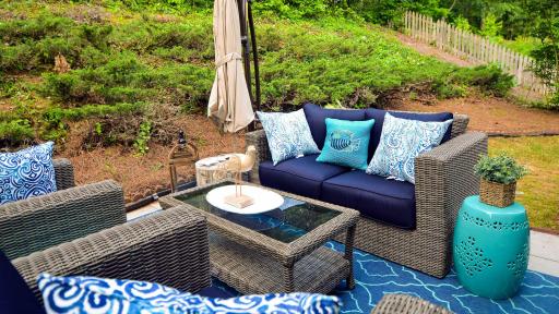 Rhoda Vickers created an outdoor living room that feels more like an oasis with shades of blue reminiscent of the beach