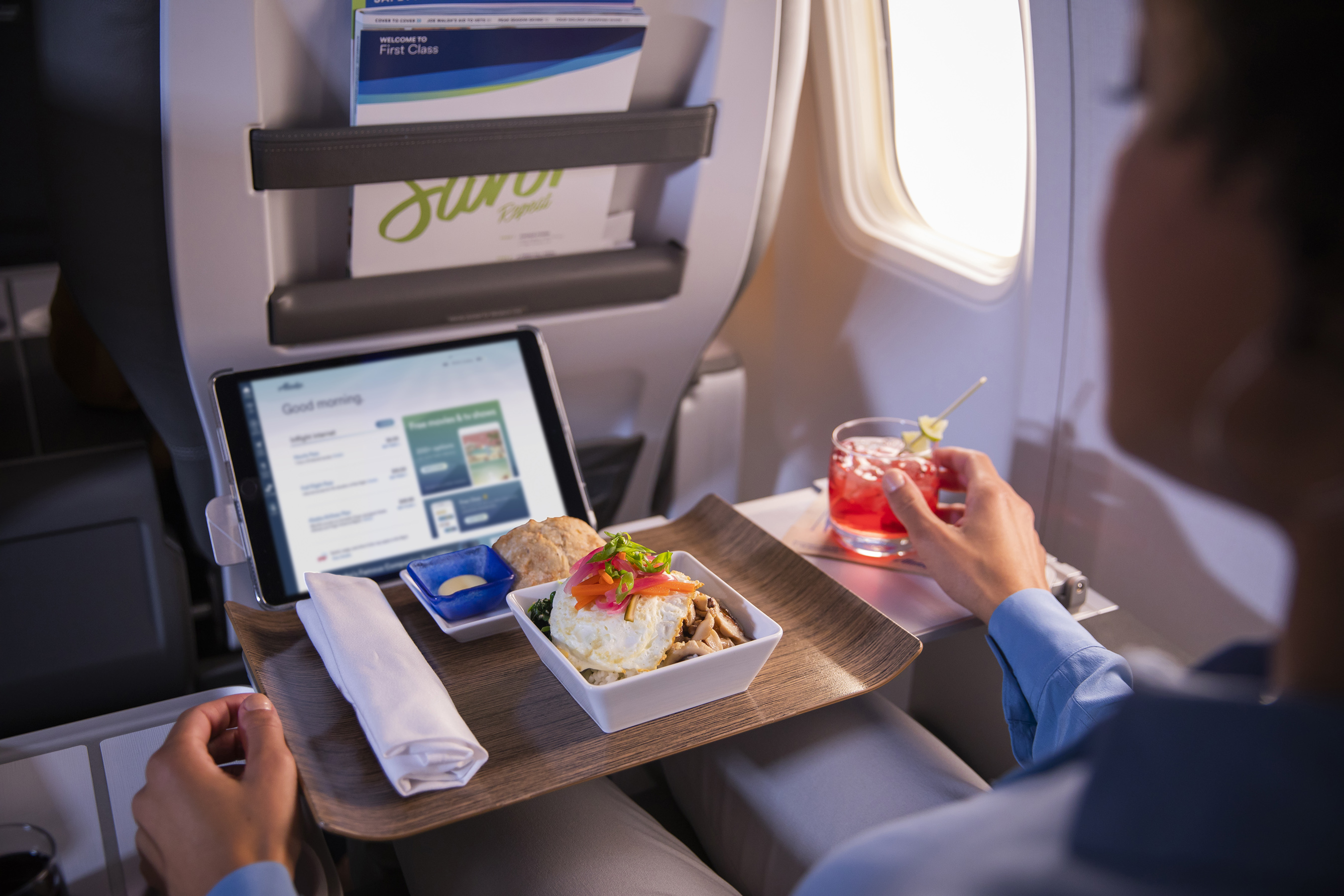 Alaska Airlines revamped its food and beverage offerings to elevate the inflight experience; rotating seasonal menus offer guests fresh, locally-sourced ingredients, as well as more feel-good options from beloved West Coast brands like Luke’s Organic.