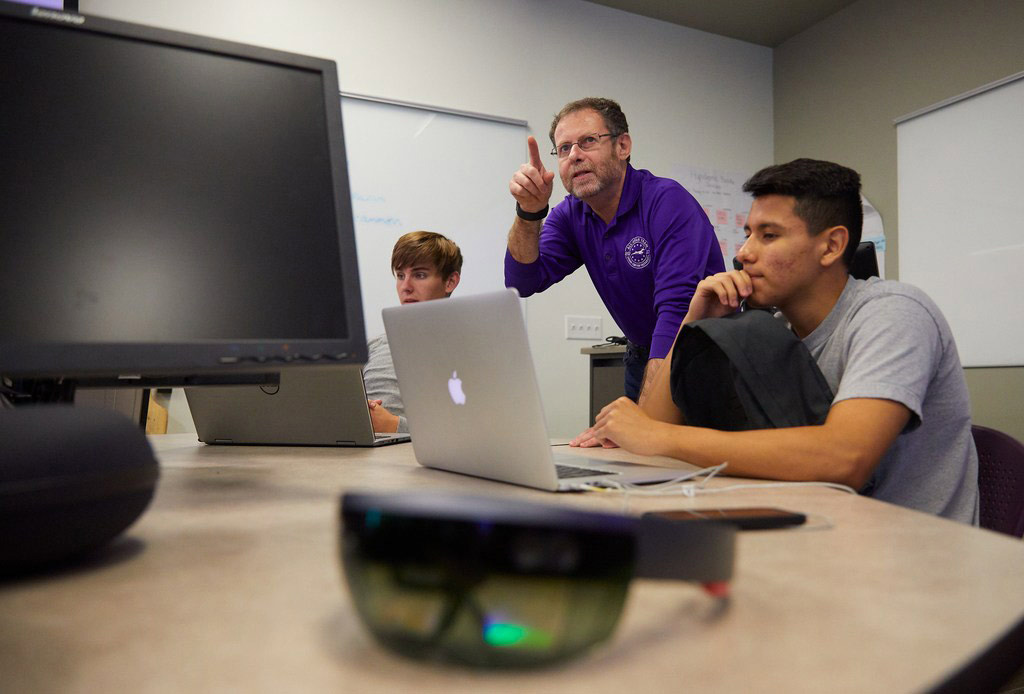 Learn the foundations of computer software, programming and technology concepts with one of GCU’s computer science degrees.