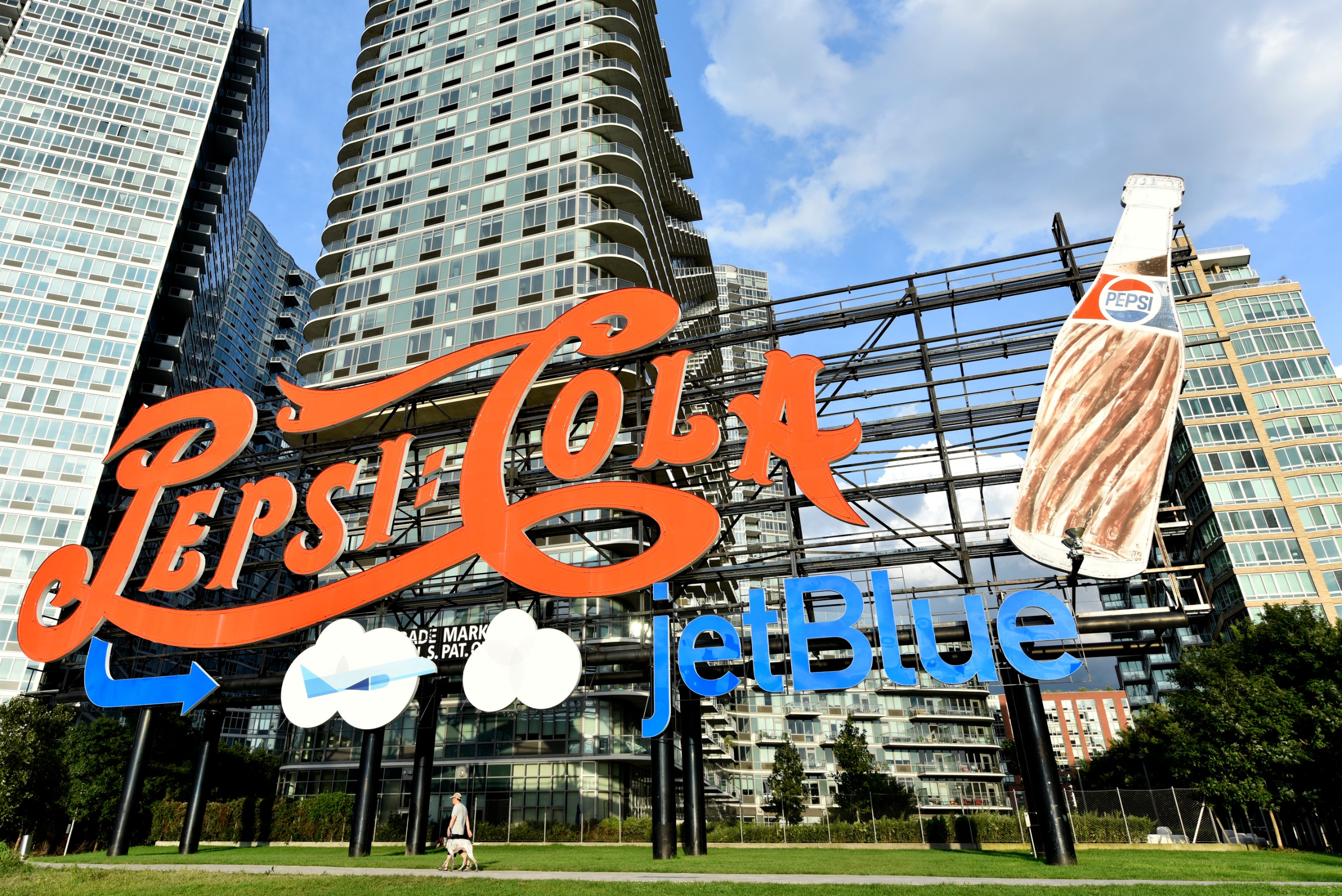 For the first time ever, PepsiCo temporarily added JetBlue branding to its world-famous Pepsi-Cola sign, which will be visible to New Yorkers and visitors through September. The temporary installation of the sign brings together the two brands in celebration of the new partnership between these two New York-based companies.