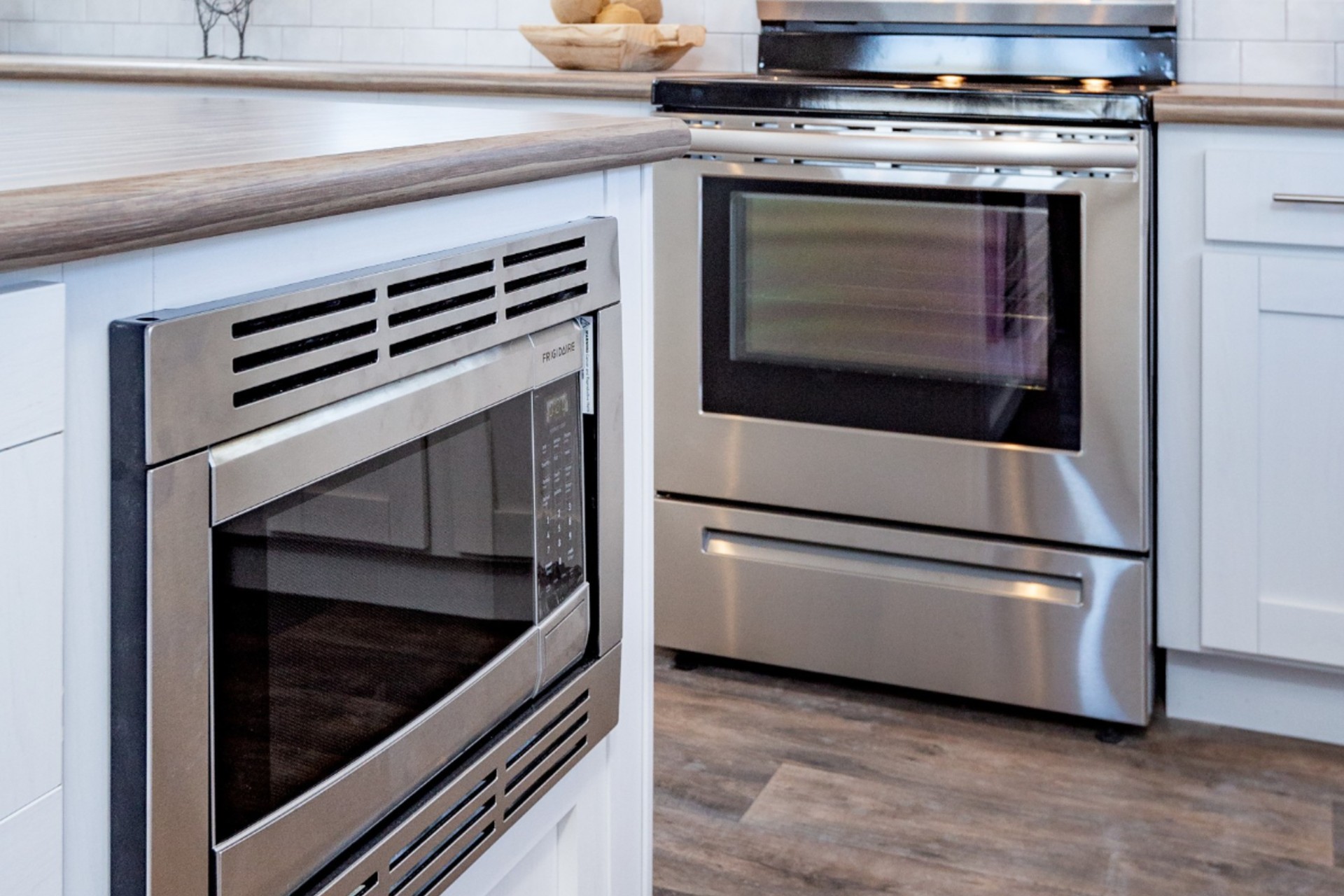Frigidaire® offers modern, family-friendly designs purposefully crafted with time-saving solutions, like premium fingerprint-resistant Smudge-Proof® finishes.