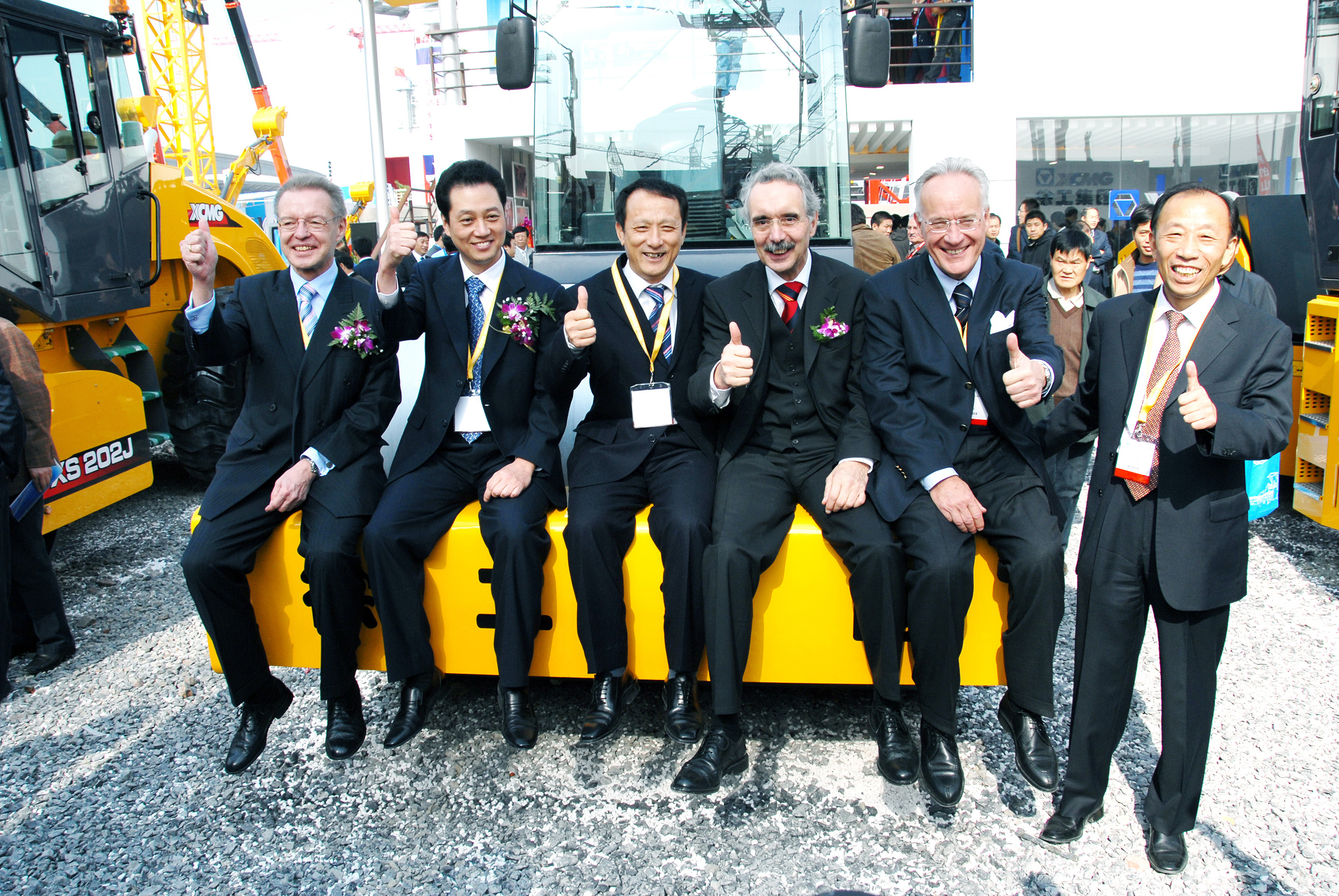 Wang Min, the Chairman of XCMG along with Global Partners at Trade show.