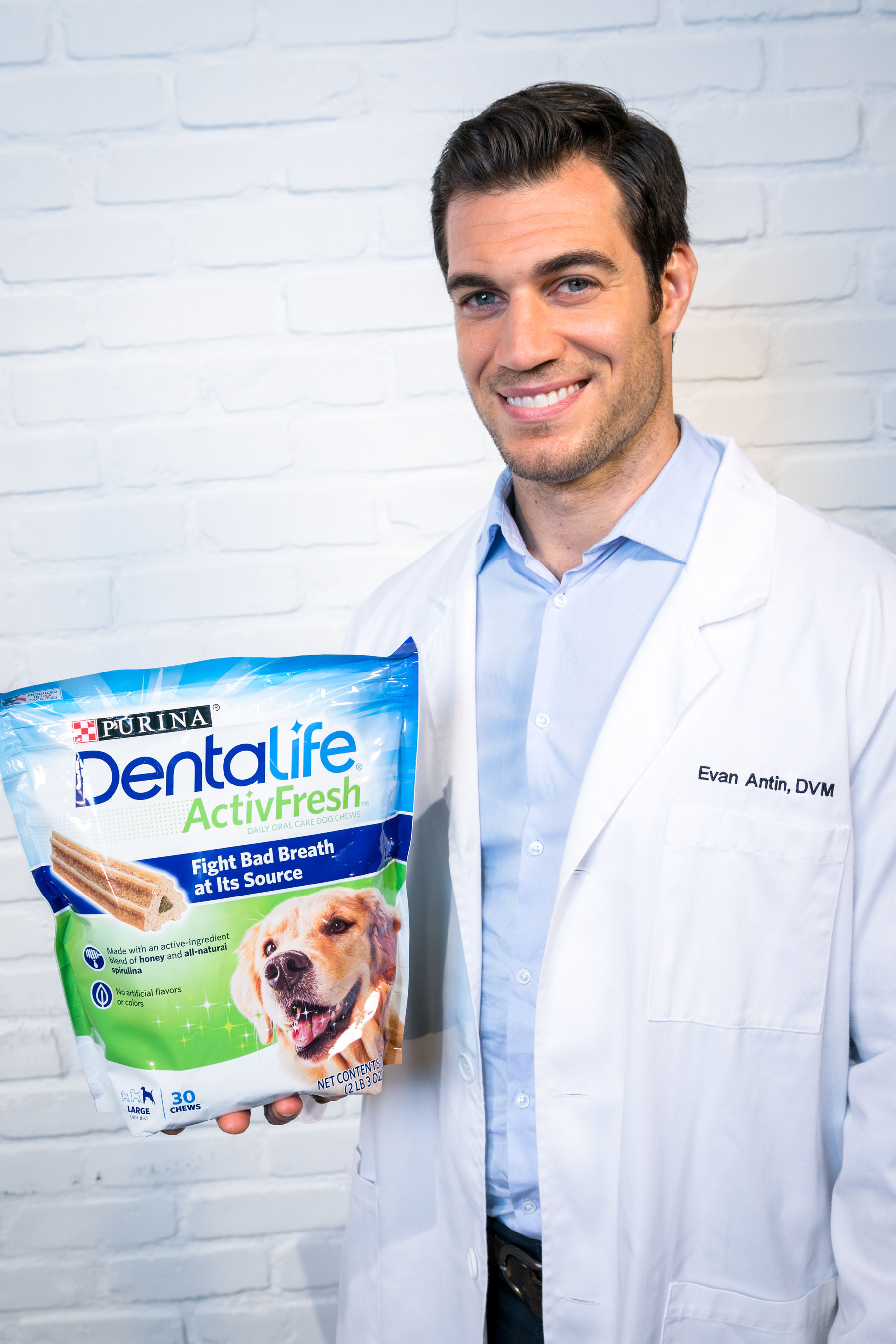 To introduce new Purina DentaLife ActivFresh, the brand partnered with well-known veterinarian and host of Animal Planet’s “Evan Goes Wild,” Dr. Evan Antin to help dog owners keep their dog’s breath fresh and teeth healthy by practicing regular dental hygiene.
