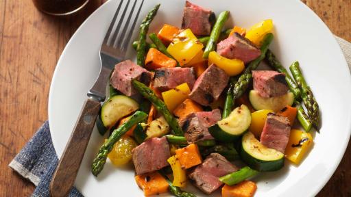 grilled-steak-vegetable-salad