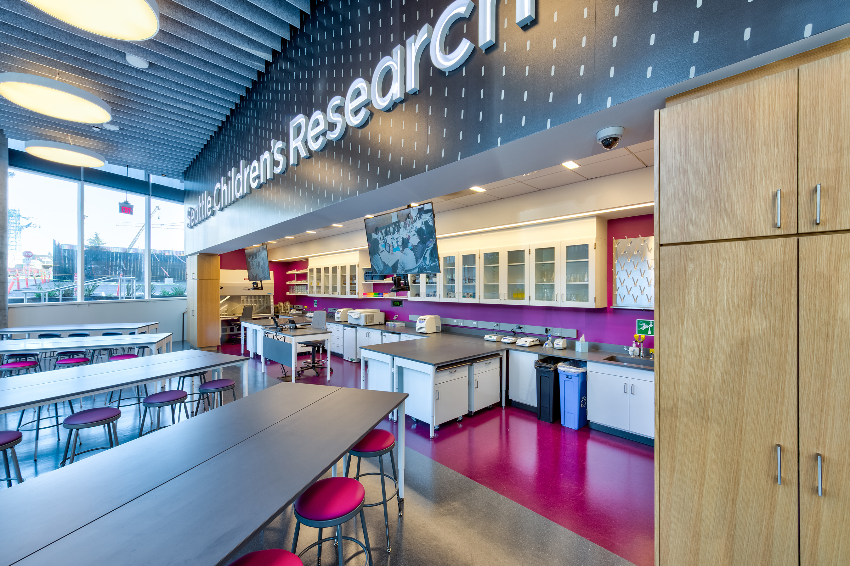 Housed at Building Cure is the Science Discovery Lab ? a dedicated laboratory where students in grades 8-12 can interact with scientists and do hands-on experiments directly linked to the immunotherapy, gene editing and infectious disease research underway at Seattle Children's.