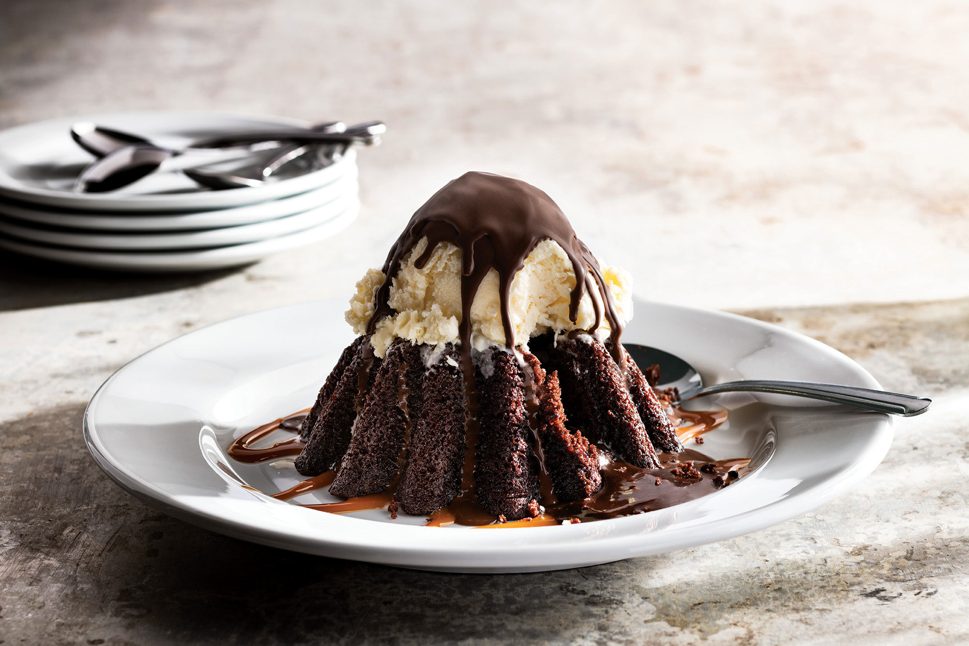 Who doesn’t love the sound of your spoon hitting the top of our Molten Chocolate Cake that’s sure to melt in your mouth? 