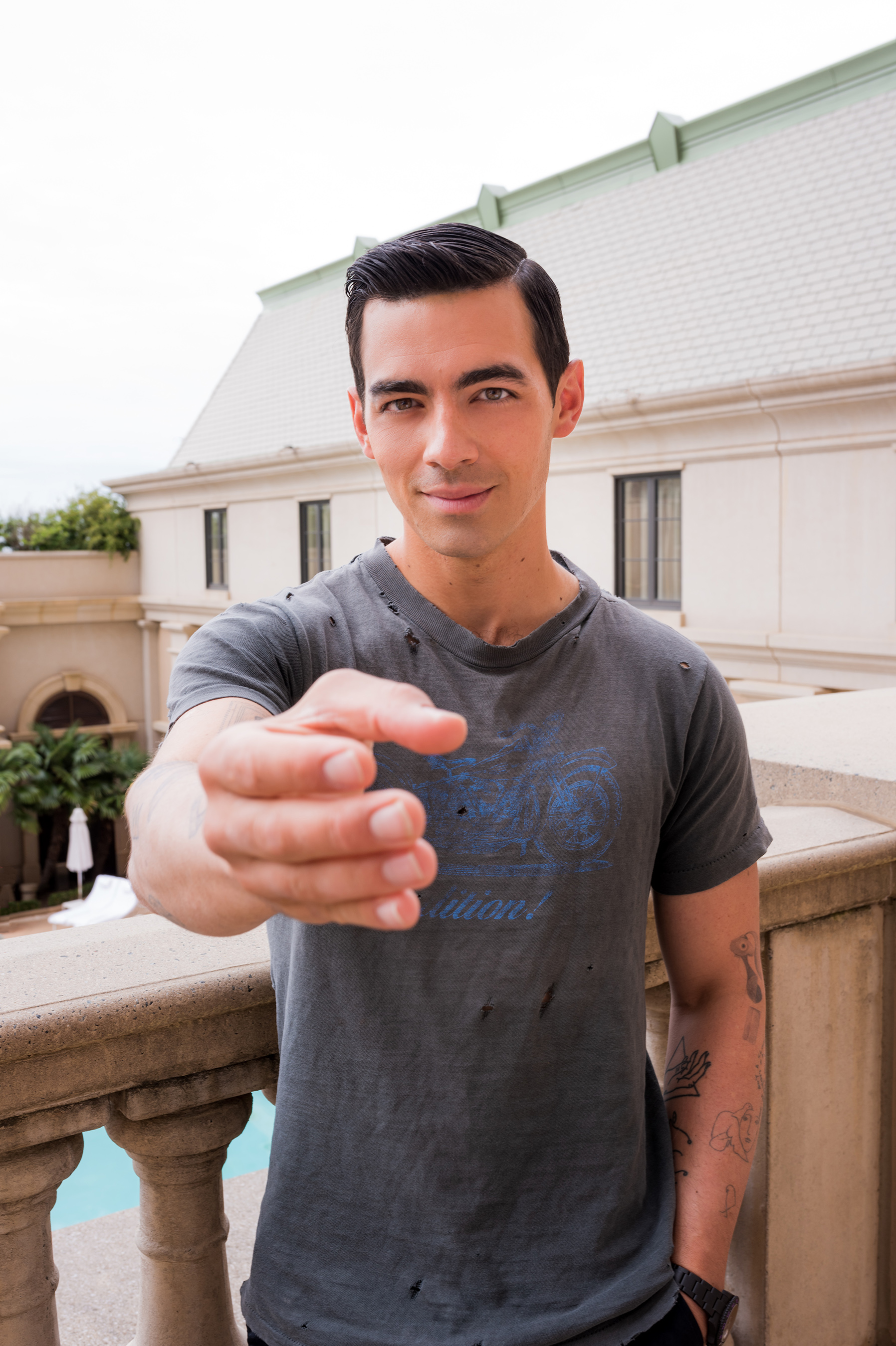 Joe Jonas has teamed up with Expedia to literally offer his hand to travelers as they get ready to travel again