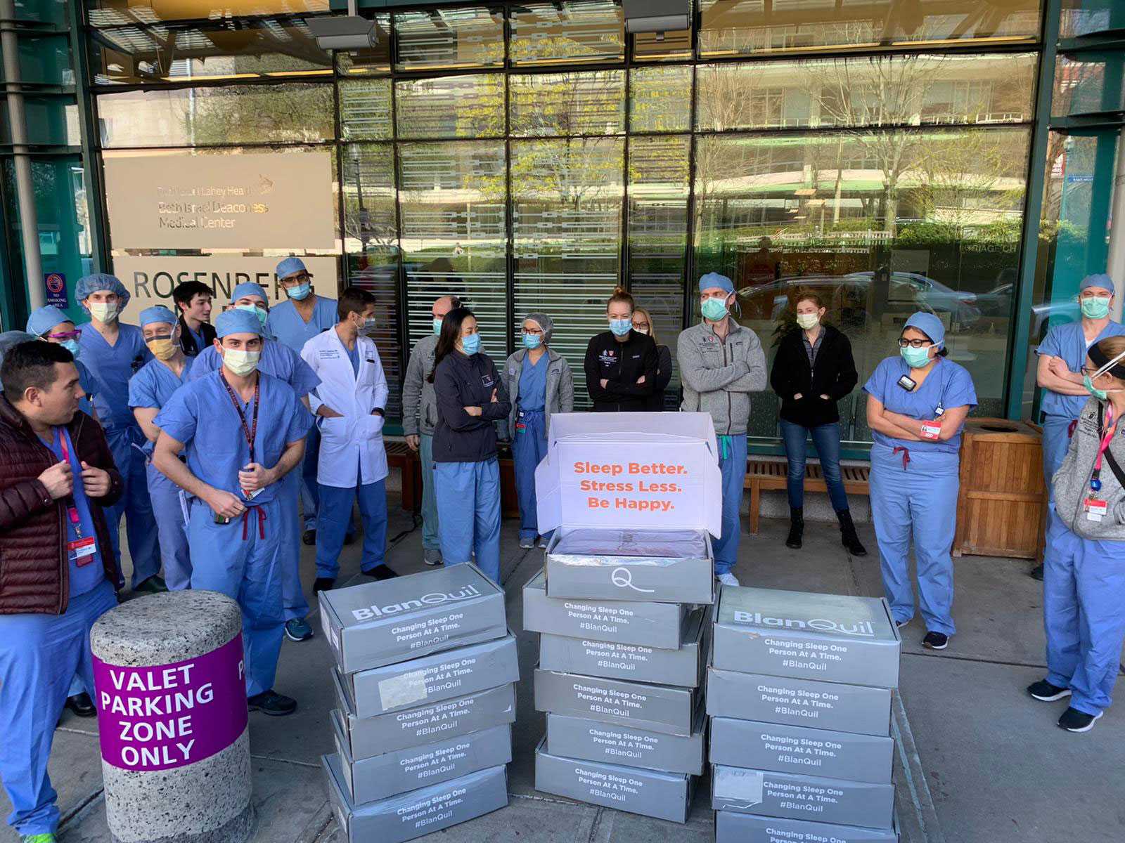 BlanQuil had the pleasure of giving out BlanQuils to Frontline Workers at Beth Israel Deaconess Medical Center on Thursday. We appreciate everything they are doing to help save lives. We want to thank all First Responders and everyone who risks their lives to help others in need. You all deserve a good night's sleep.
