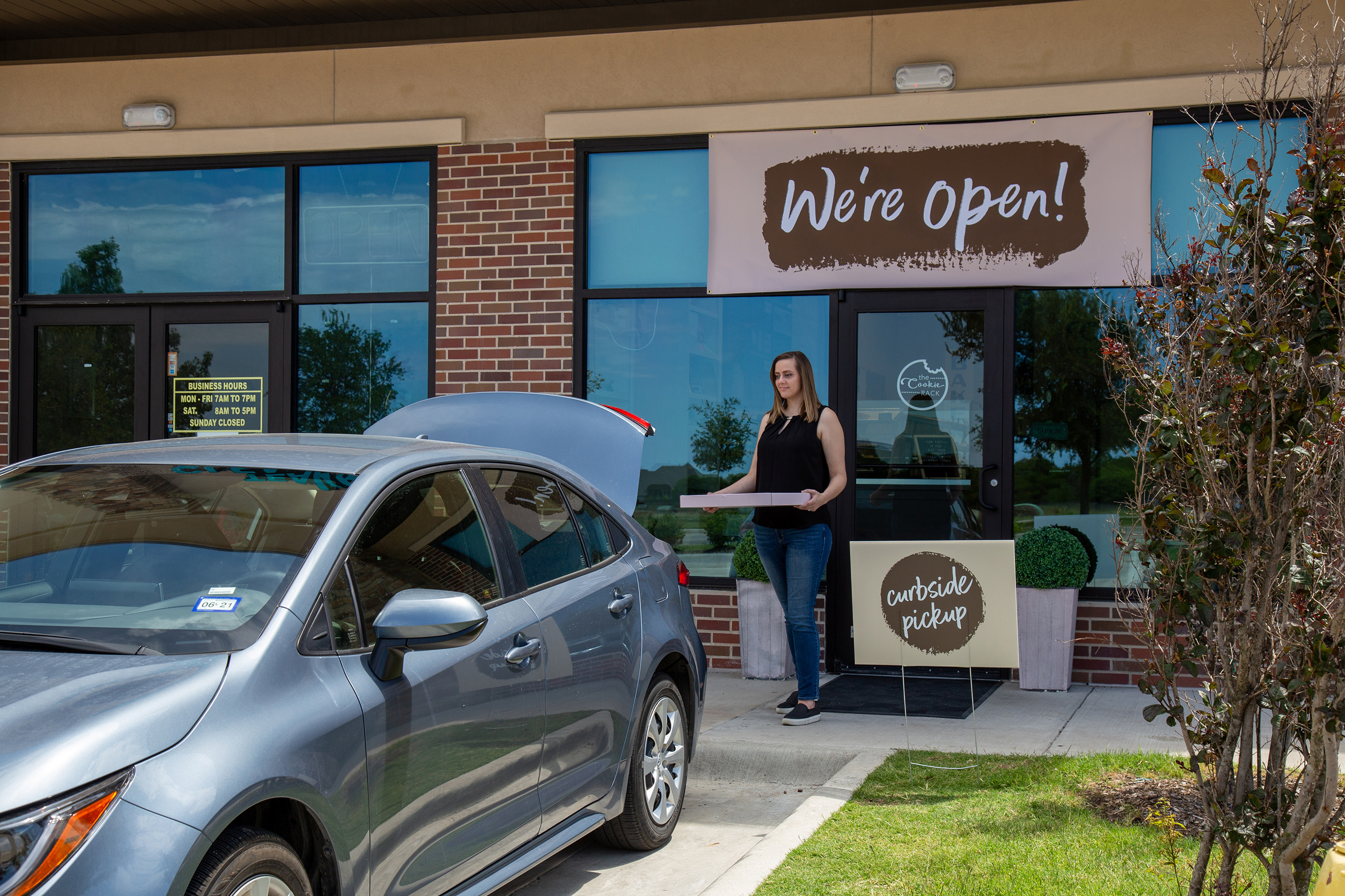 Rely on FedEx Office to help you reopen your business and let customers know you are ready to serve them with custom outdoor signage.