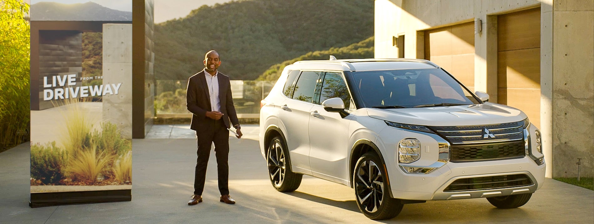 2022 Mitsubishi Outlander Live from the Driveway with Albert Lawrence