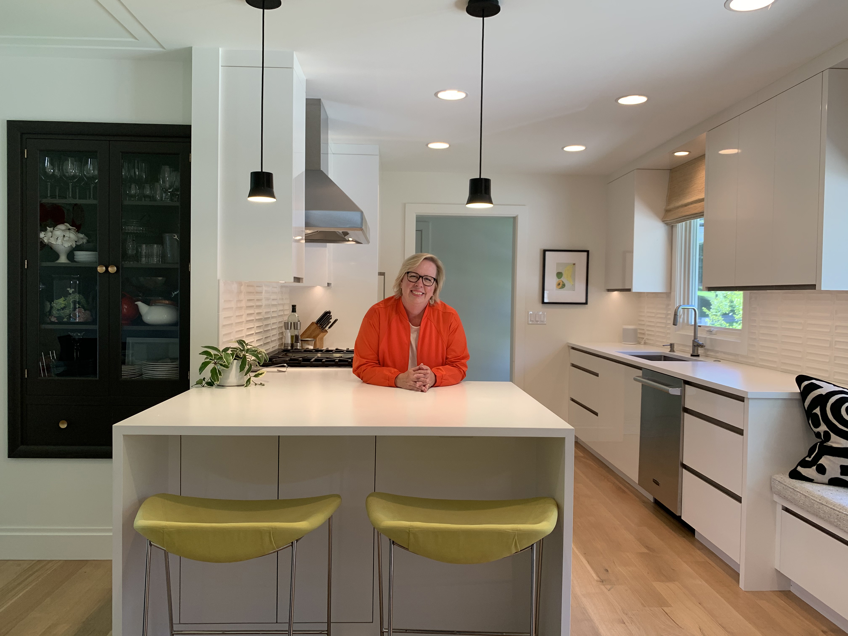 Interior designer Linda Engler uses her 36-inch Dual-Fuel Pro Range and Steam-Combi™ oven to achieve professional-level results in her home kitchen during episode 1 of the new culinary series.
