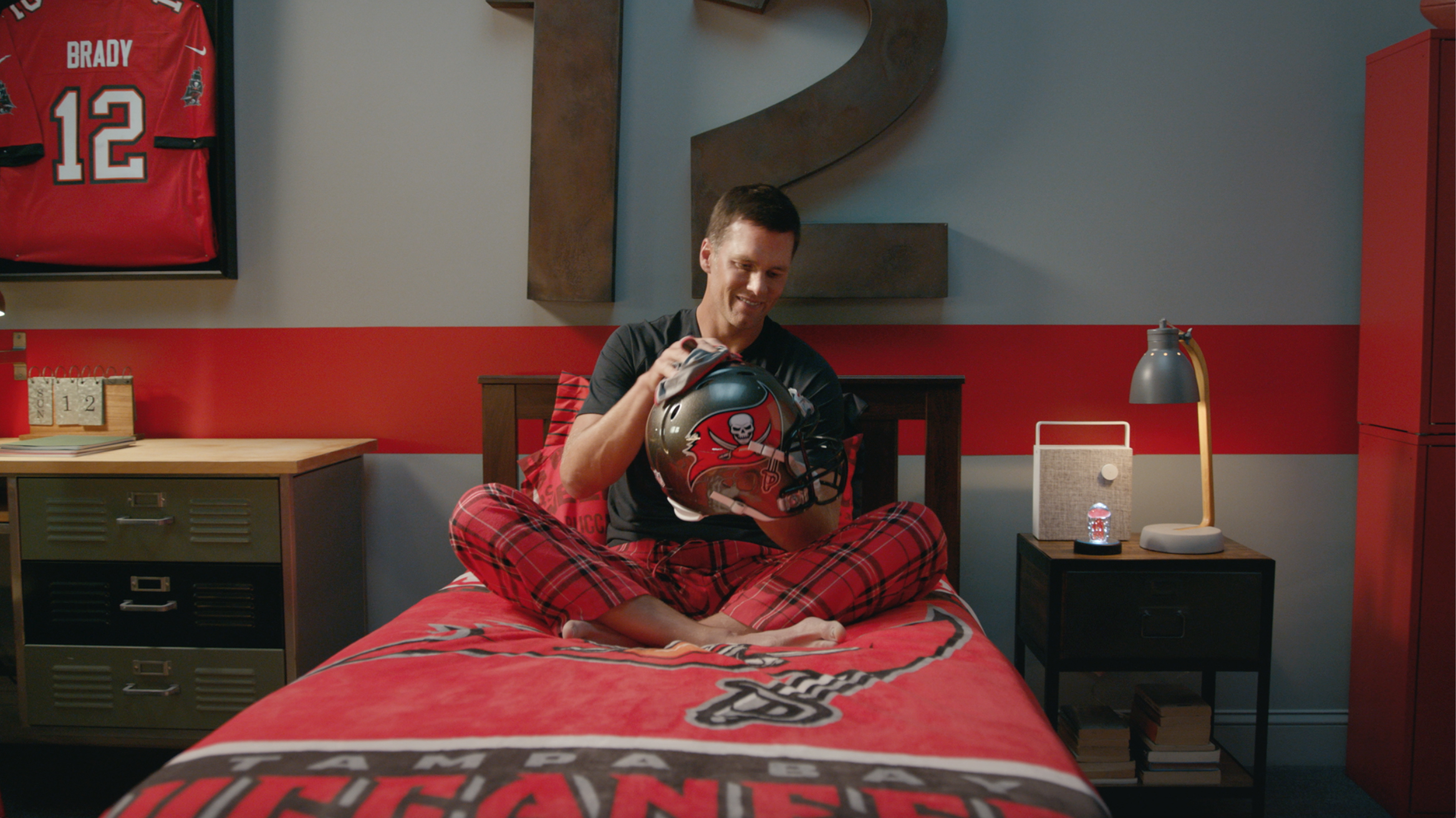 Frito-Lay's new commercial features NFL pros and legends, including Tom Brady and Rob Gronkowski ? both starring in their first commercial in a Tampa Bay uniform
