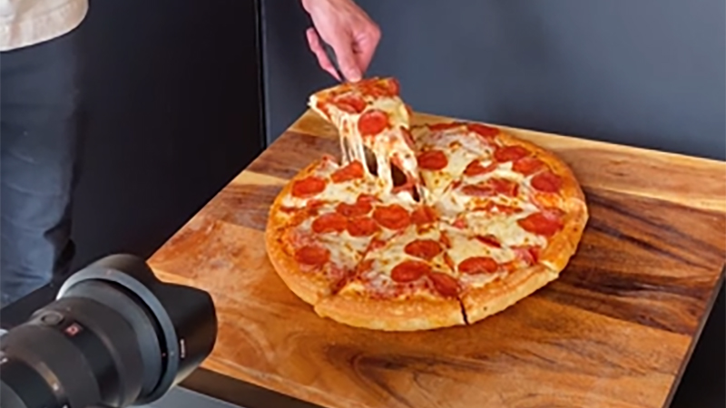 https://www.multivu.com/players/English/8771351-pizza-hut-the-original-pan-the-ultimate-in-satisfaction/video/CheesetasticPull_1601481489258-HR.jpg