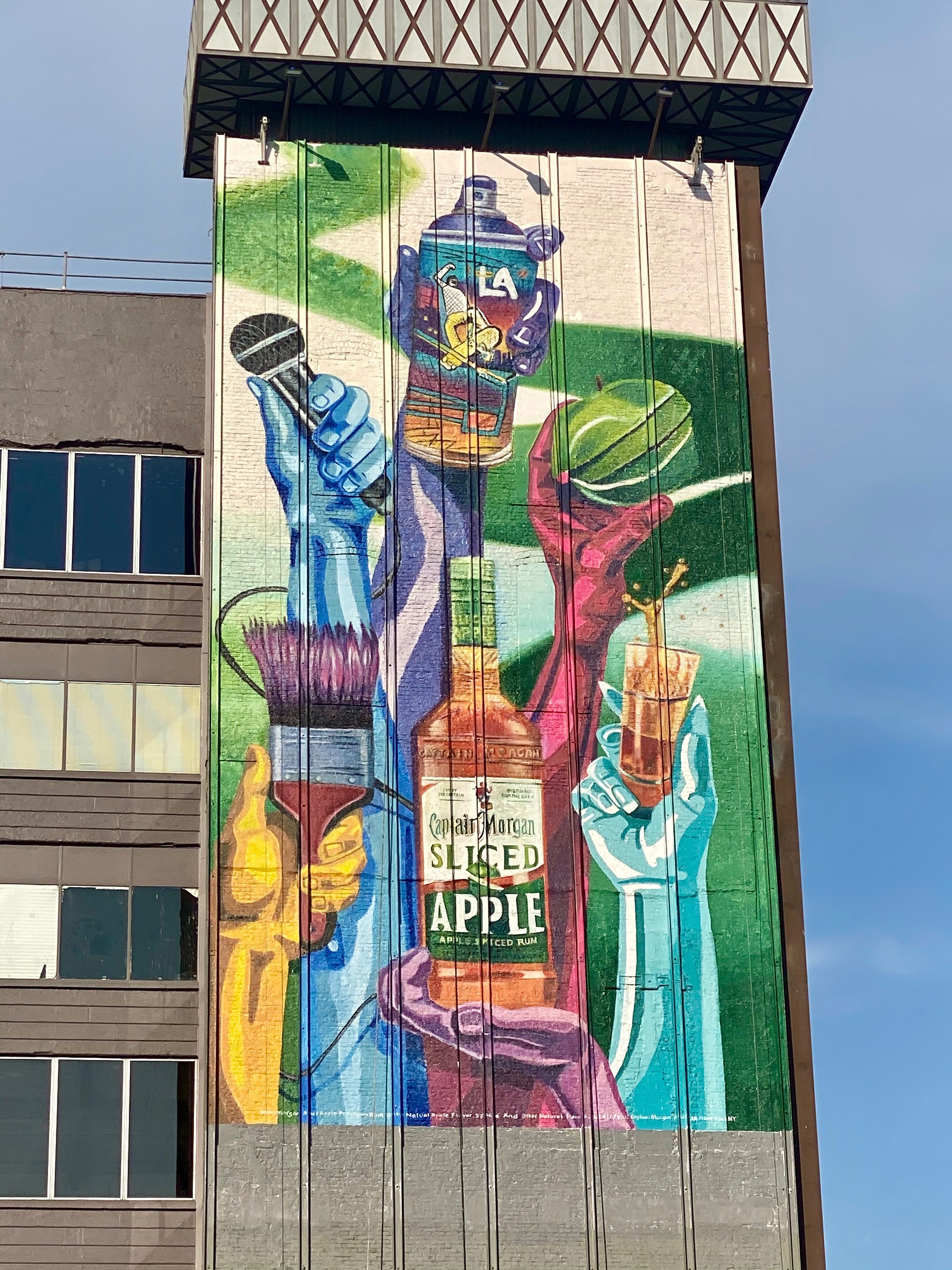 Captain Morgan Sliced Apple Celebrates The LA Community with New Mural by Local Artist MADSTEEZ