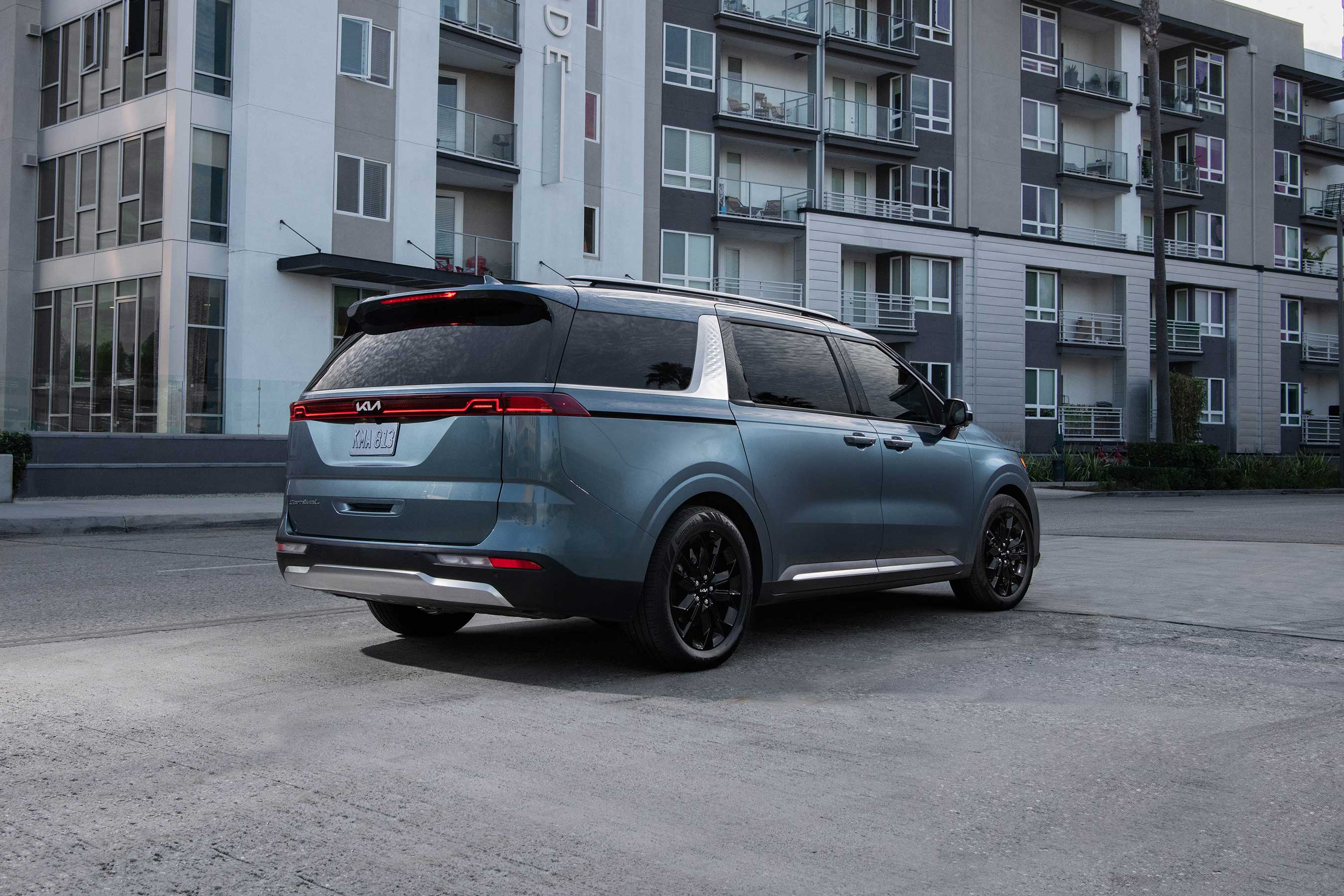 Kia’s all-new 2022 Carnival MPV features a bold and boxy SUV-like design for a commanding presence and was penned at the same studio as the brand’s award-winning Telluride and Sorento SUVs.