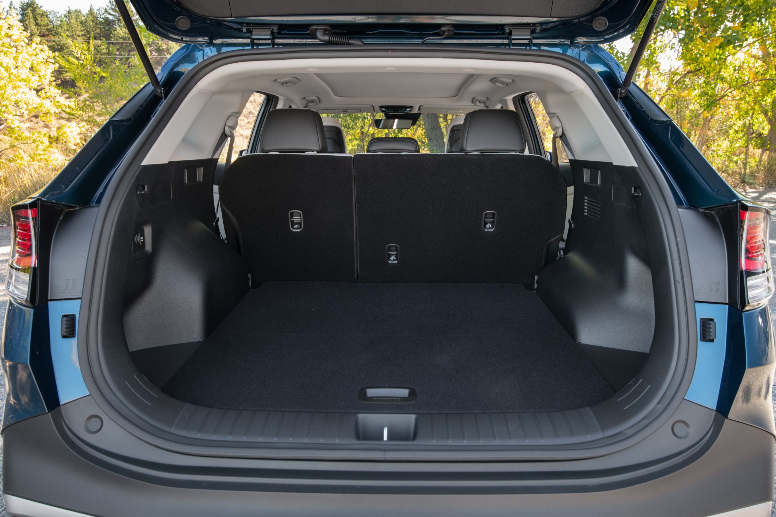 Larger in every dimension, the 2023 Sportage Hybrid provides owners with best-in-class rear legroom and cargo room.