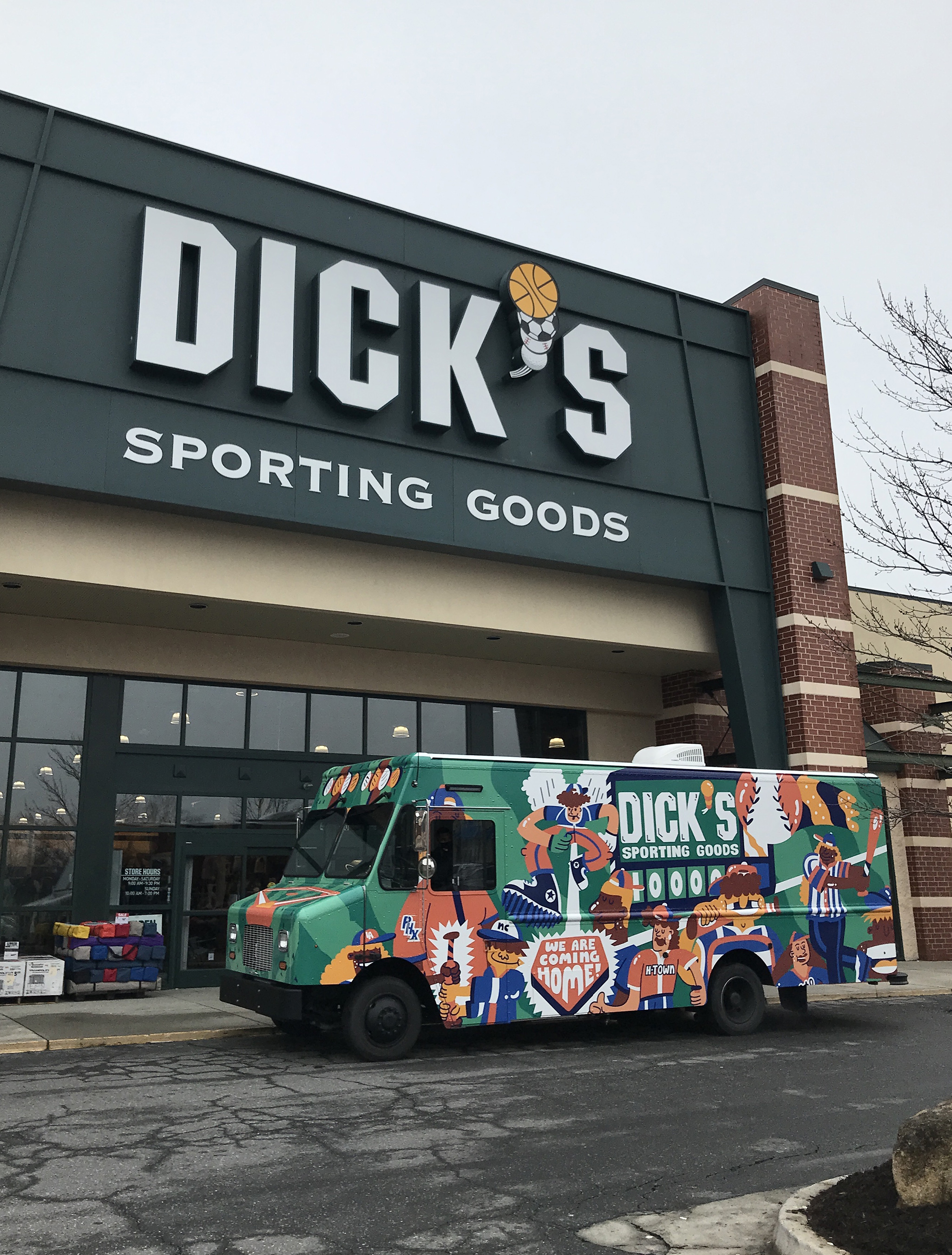 DICK’S Sporting Goods and The DICK’S Sporting Goods Foundation Provide Equipment To 10,000 Baseball and Softball Youth Athletes On 8-City Tour