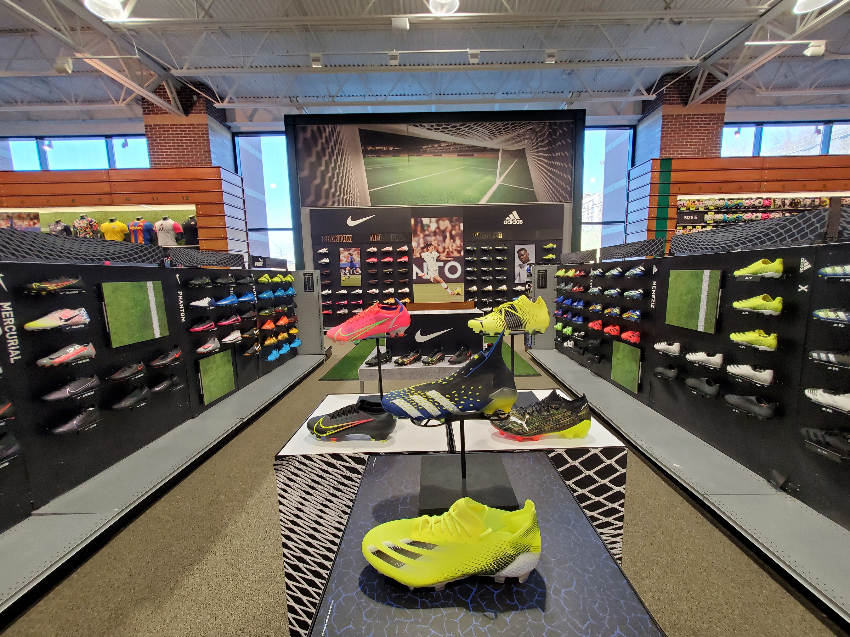DICK'S Sporting Goods Announces Grand Opening of New Concept Store 'DICK’S House of Sport' And Expands Offerings in Select Golf Galaxy Locations Nationwide - DICK’S Soccer Shops