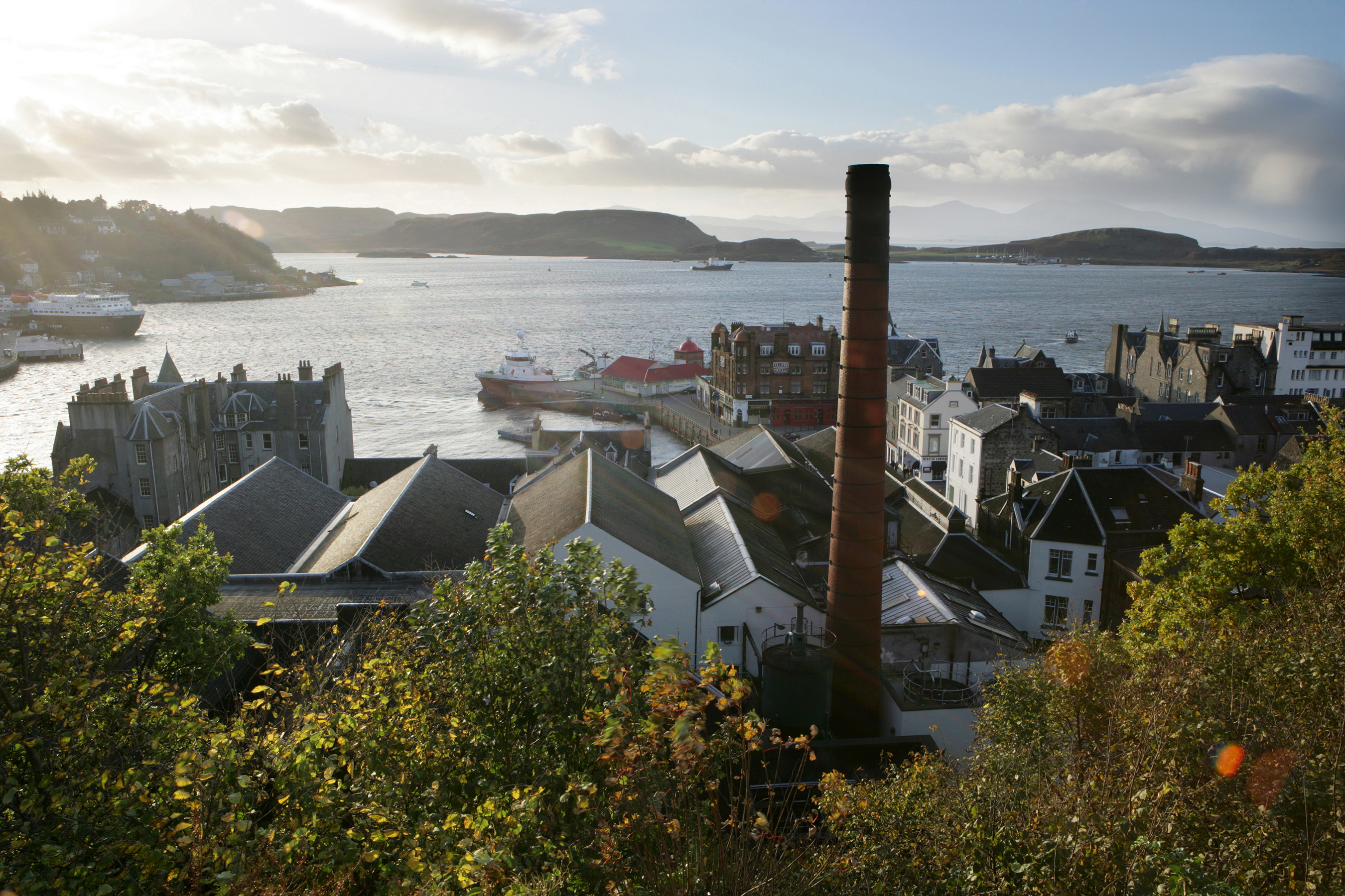 Postcards from Oban will quench your wanderlust through unique and immersive experiences of the town, distillery and people you have yet to meet.