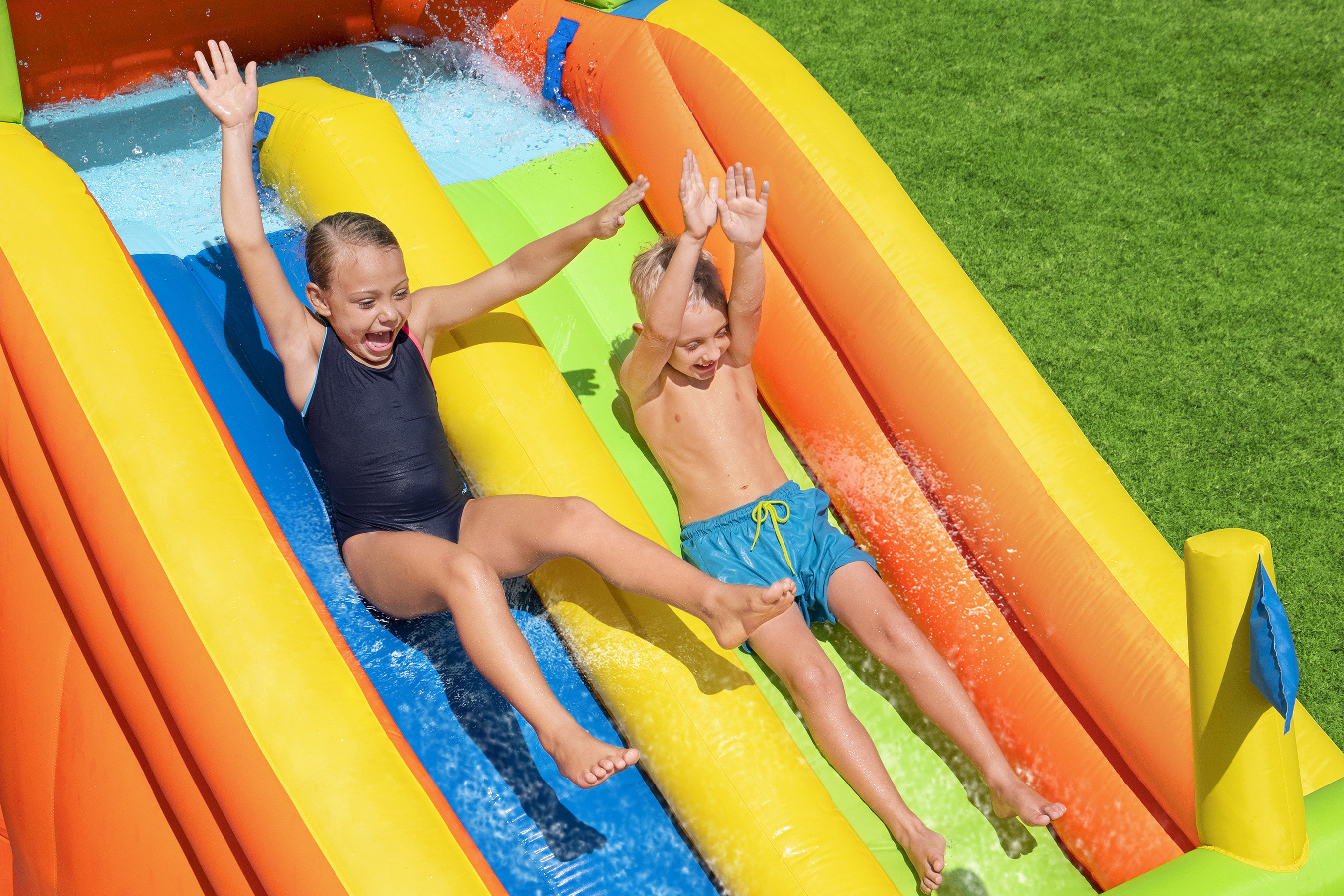 H2OGO! Water Parks - Fun features, including double slide lanes