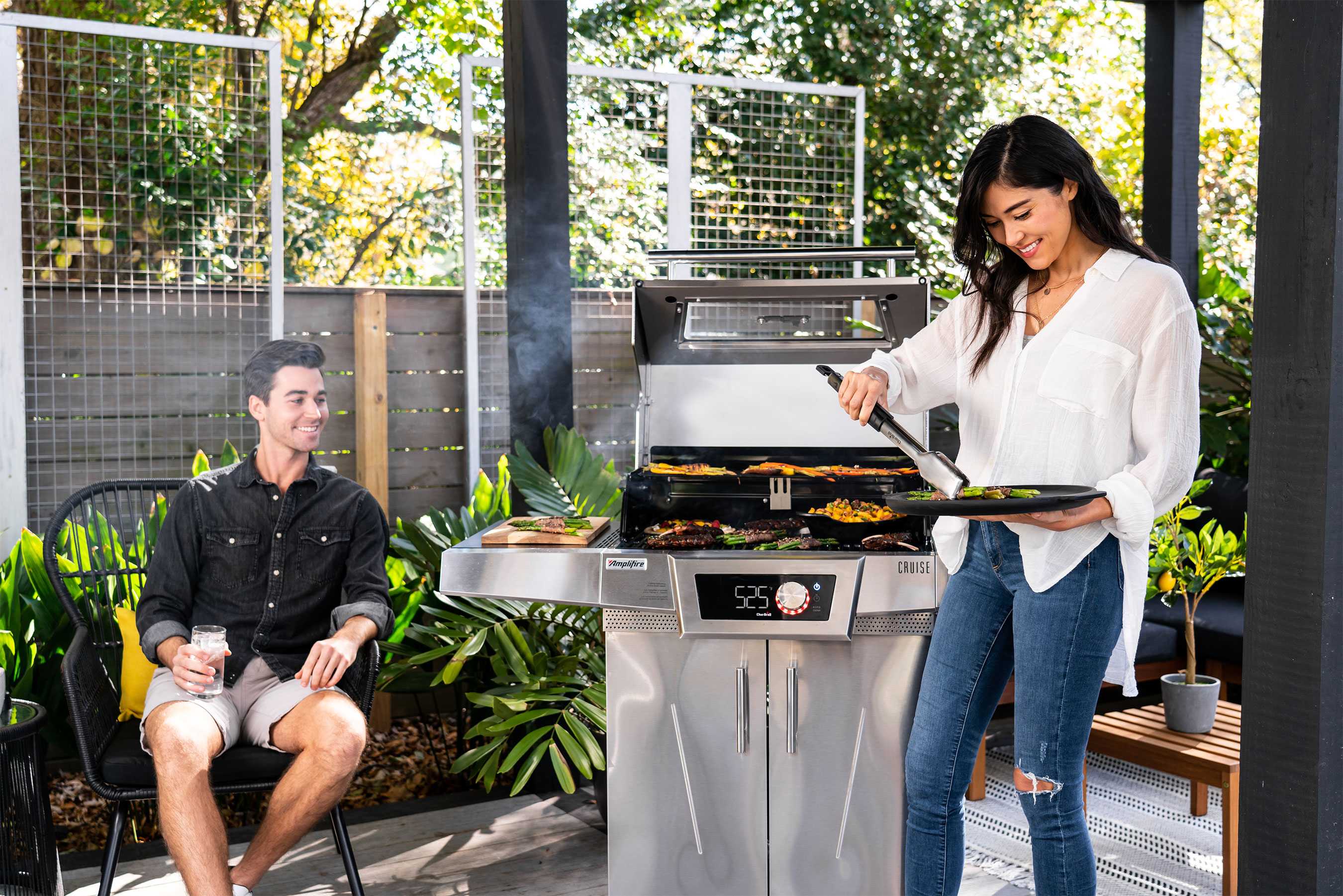 The Cruise gas grill delivers an incredible temperature range with a MAX Mode capable of delivering 700+ degrees of heat across 540 square inches of cooking space for steakhouse-quality searing.