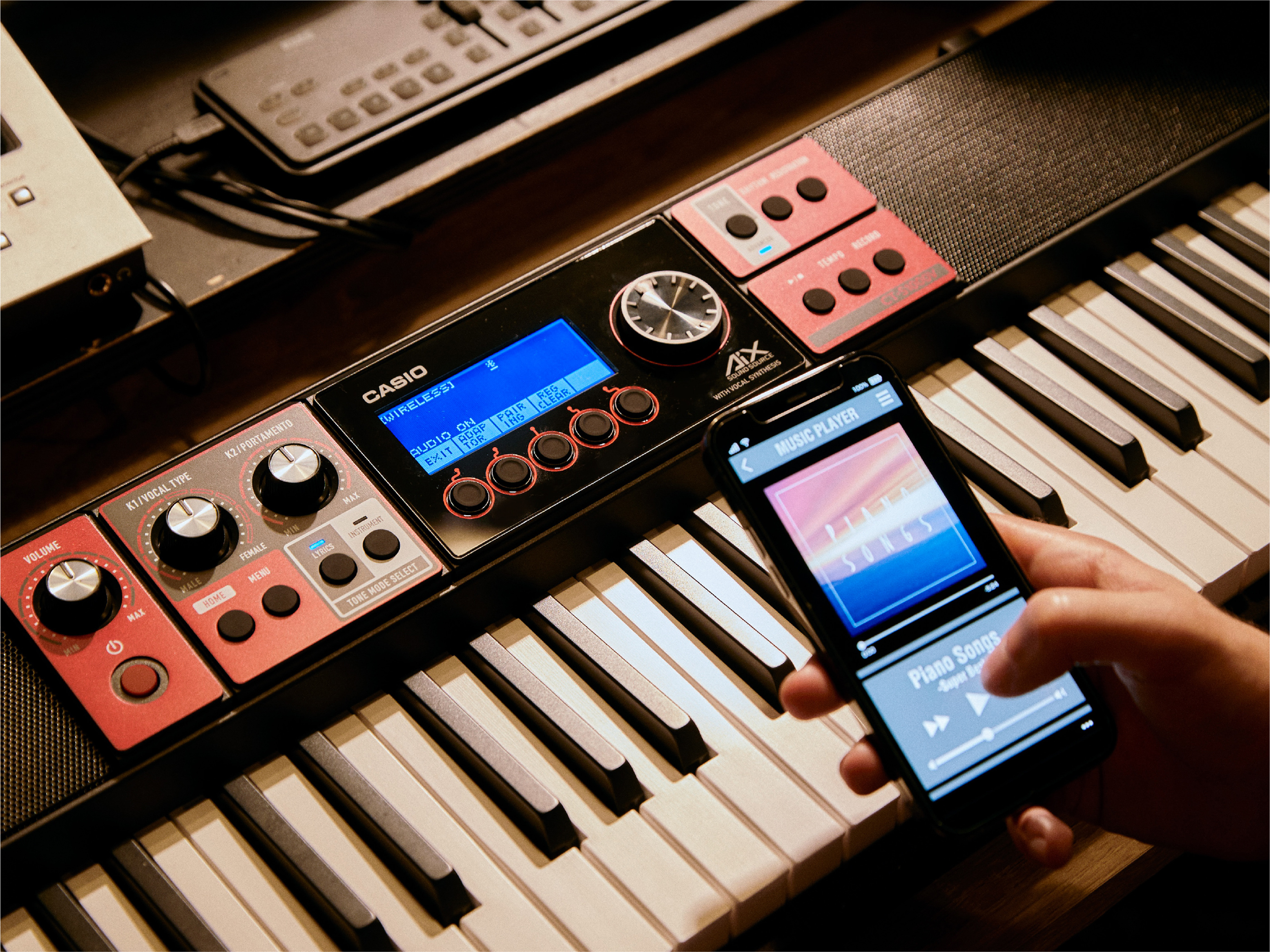 Casio has built 100 Lyric Tones (phrases inspired by familiar songs) into the CT-S1000V, which can be overwritten, and there’s space for 50 more brought in from the Lyric Creator app. Lyrics can be customized with note values per syllable, adjustable phonemes, and more.