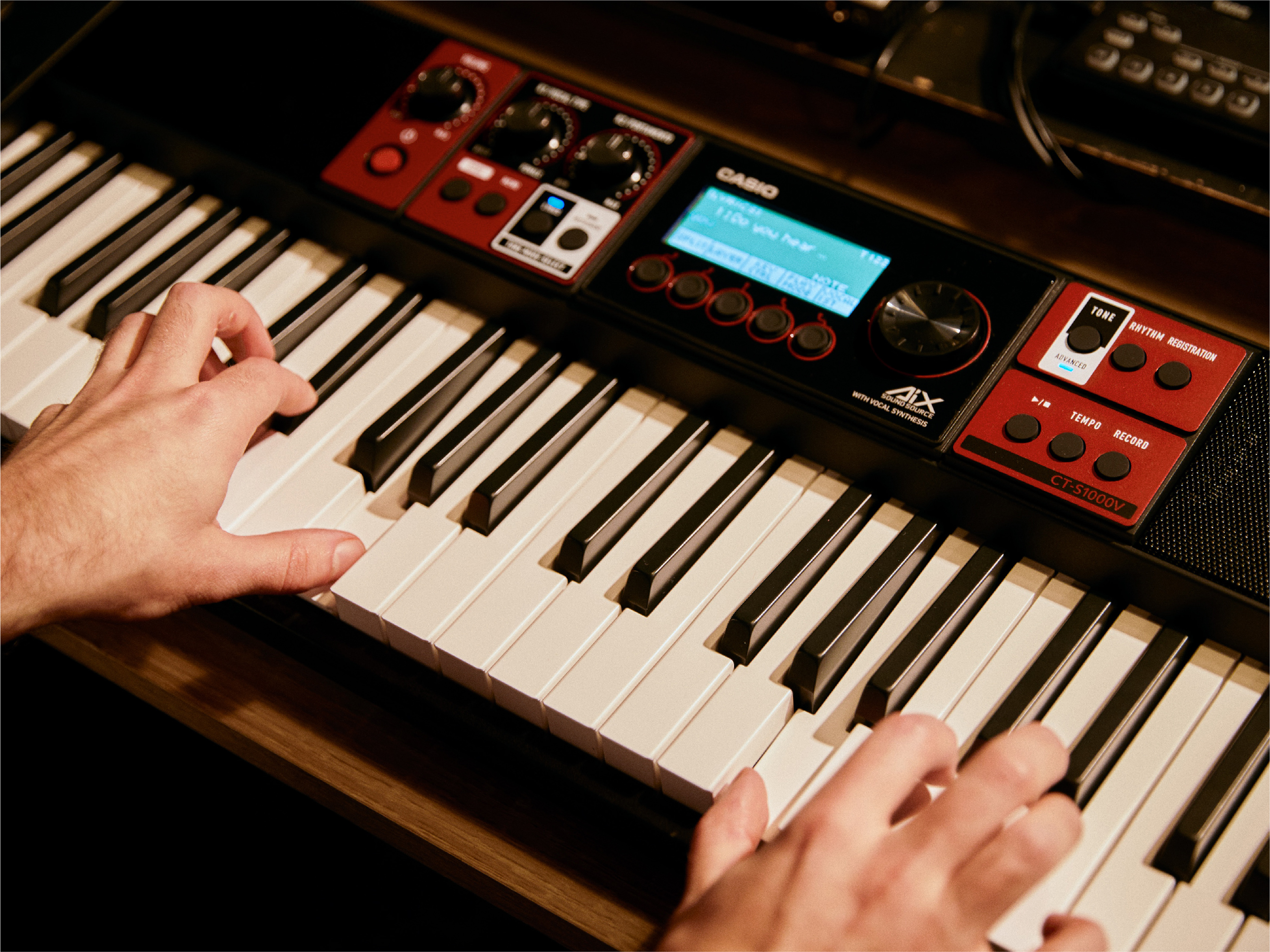 The Casiotone CT-S1000V is the first keyboard to be able to speak and sing with this degree of ease and musicality. Lyrics can be played as individual notes (one syllable per keypress) or complete phrases, and can be sequenced together to play entire songs.