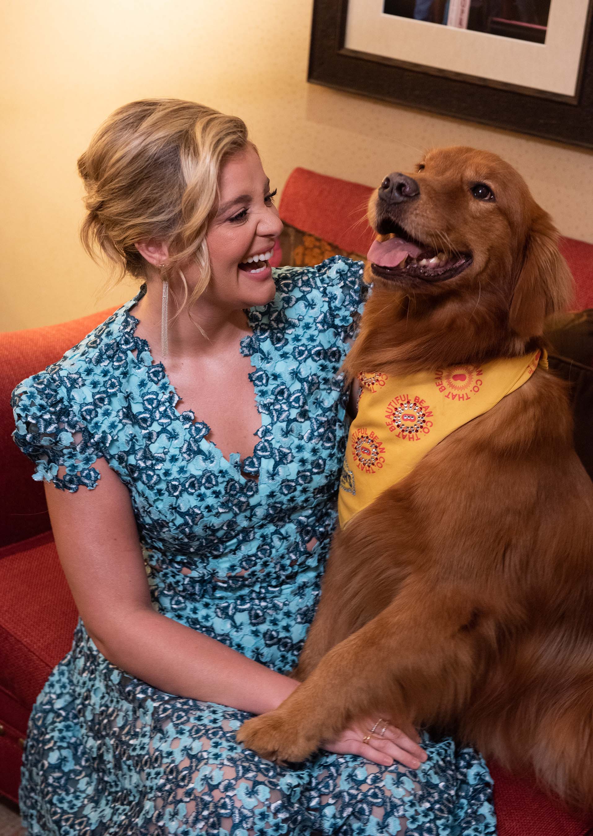 Duke, Bush’s® beloved spokes-dog, made his historic debut at the Grand Ole Opry – the second dog in history – with the help of multi-platinum selling singer/songwriter and Opry member, Lauren Alaina.