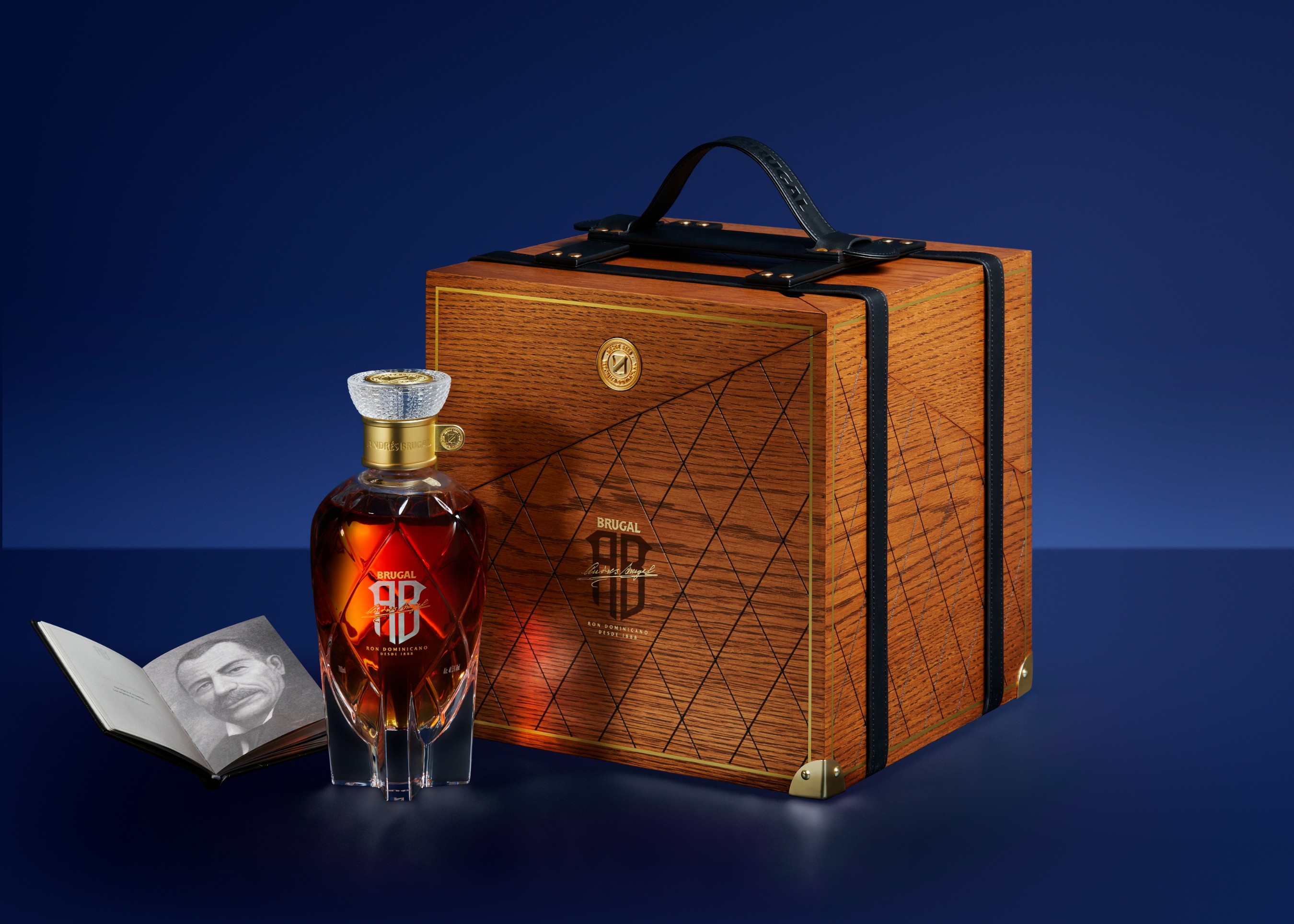 Andrés Brugal is bottled in a crystal decanter etched in a diamond pattern redolent of the brand’s iconic netting, and presented in a cabinet inspired by the traveling cases earlier Maestros used.