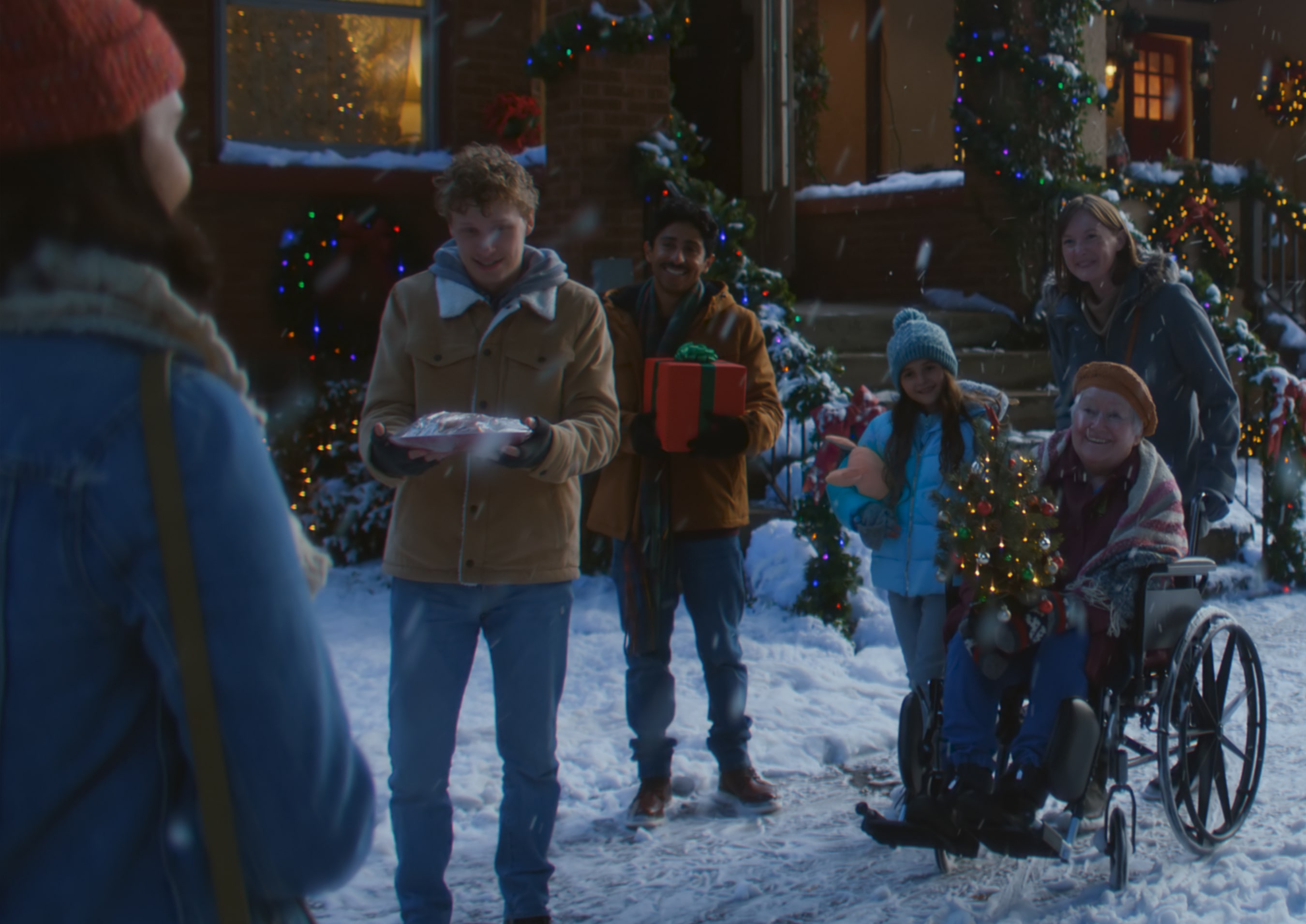 Toyota is celebrating the joy of the season with a special message about spreading kindness in the new holiday spot, “Like No One’s Watching.”
