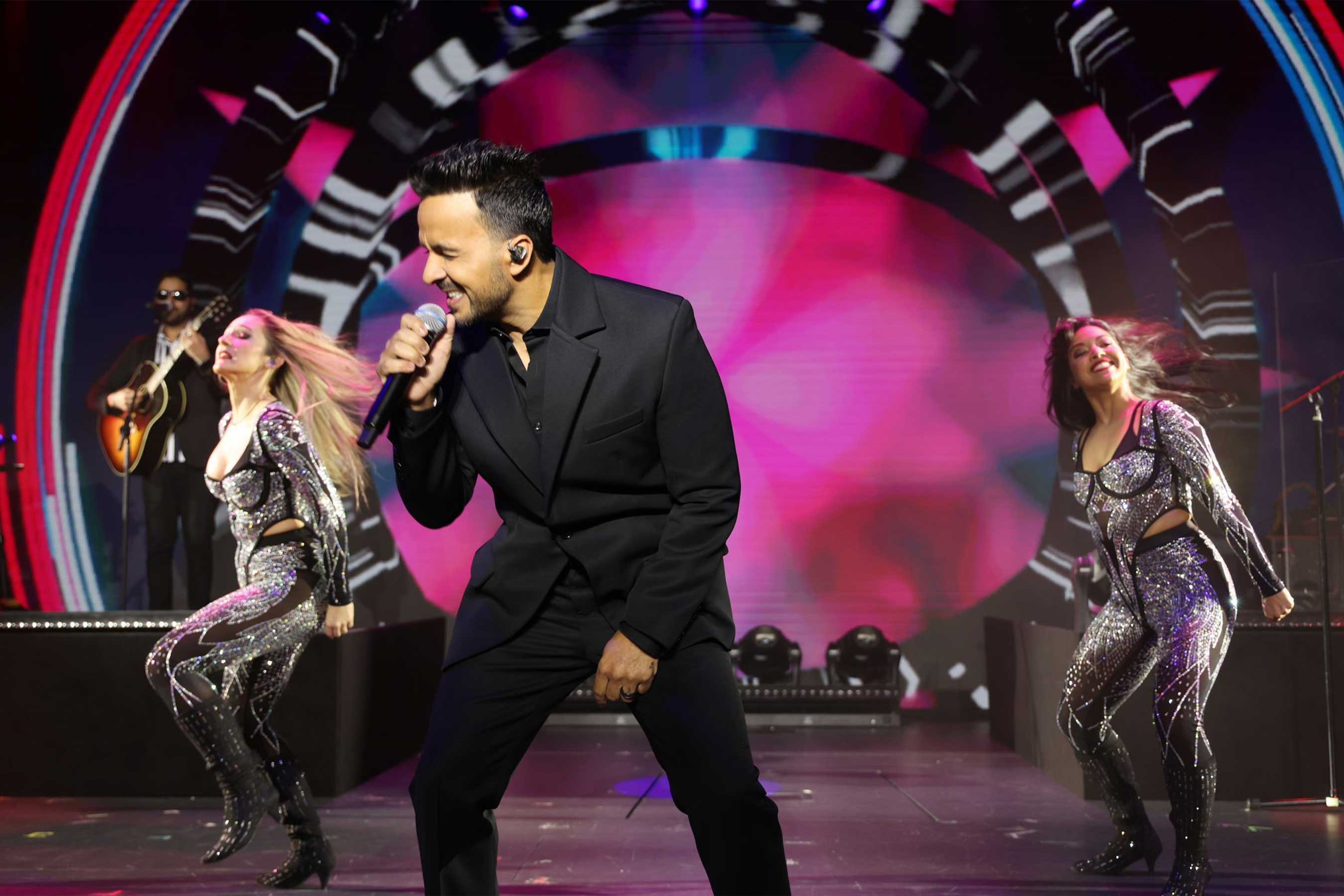 Luis Fonsi, global music sensation and appointed godfather to NCL’s all-new Norwegian Viva, headlines the christening celebration event with an exclusive concert on board.