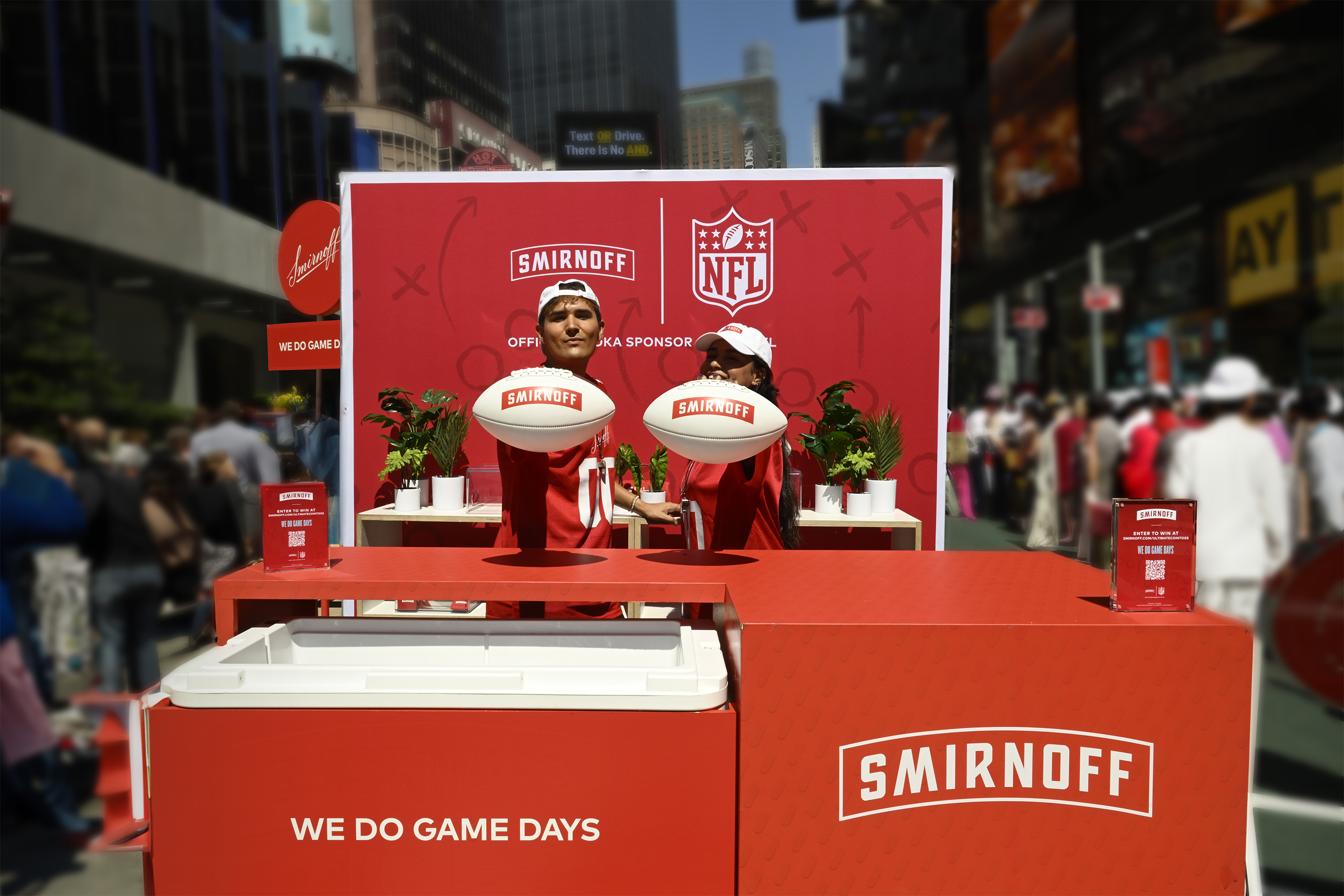 SMIRNOFF SHOWS UP BIG FOR NFL KICKOFF CELEBRATING FANS WITH NEW