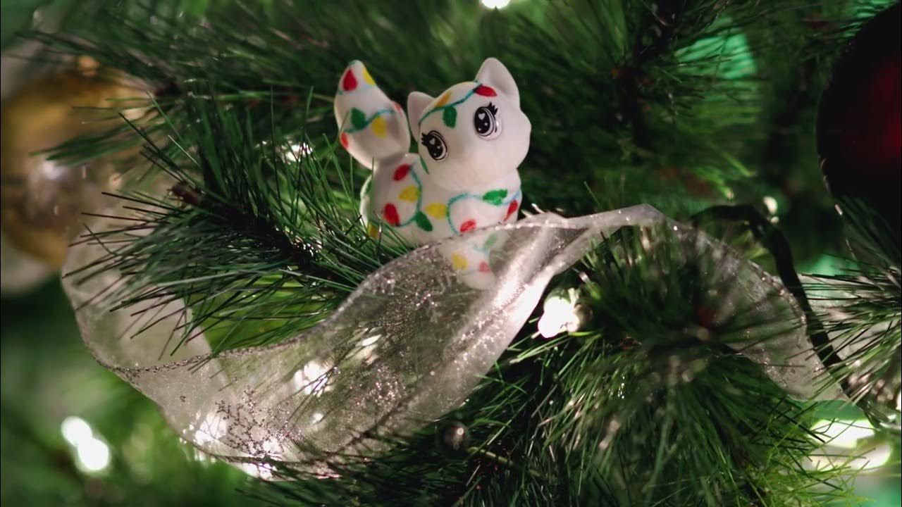 Play Video: Crayola Holiday Stocking Stuffers