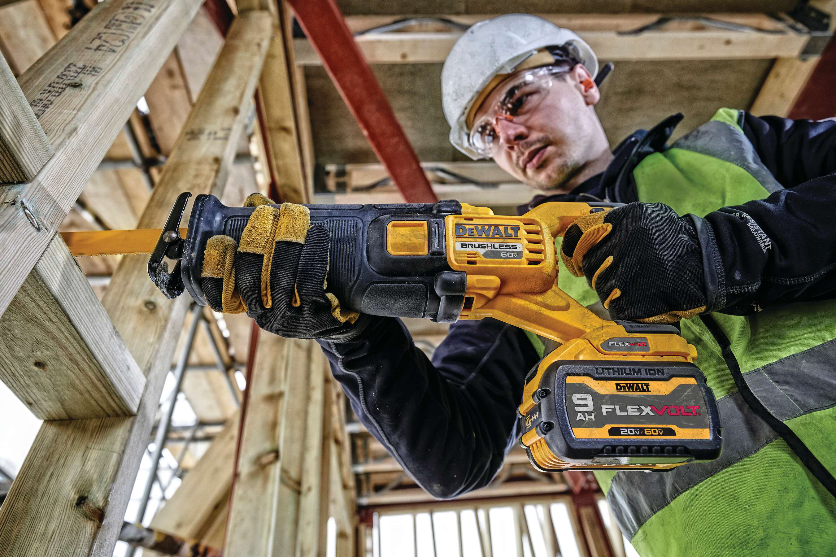 In 2016, DEWALT introduced FLEXVOLT™, which was the world’s ﬁrst battery that automatically changes voltage when the user changes tools.