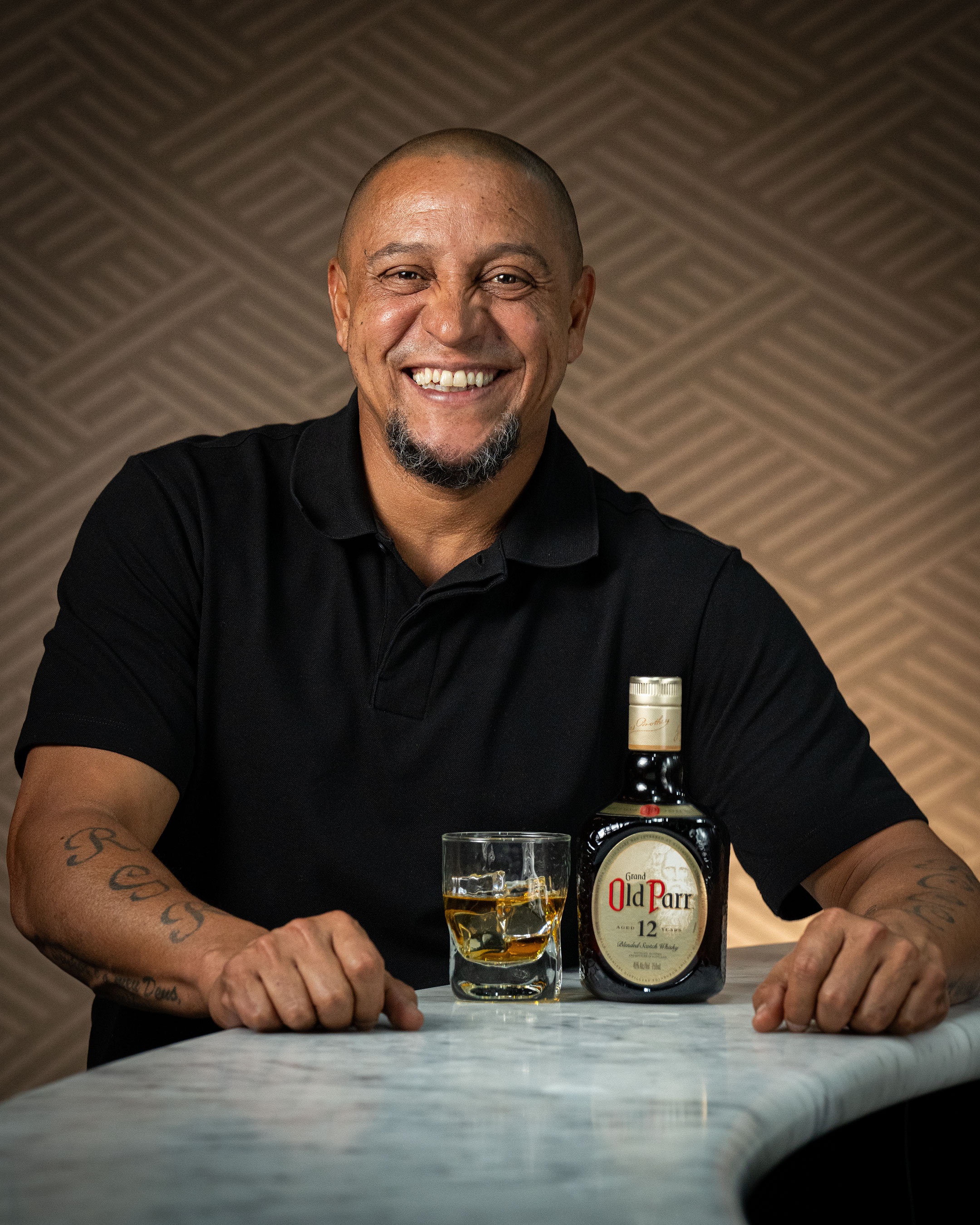 OLD PARR SCOTCH WHISKY AND BRAZILIAN FÚTBOL LEGEND ROBERTO CARLOS ARE OFFERING FANS A CHANCE TO WIN A TRIP TO MIAMI FOR THE BIGGEST FÚTBOL EVENT OF THE SUMMER