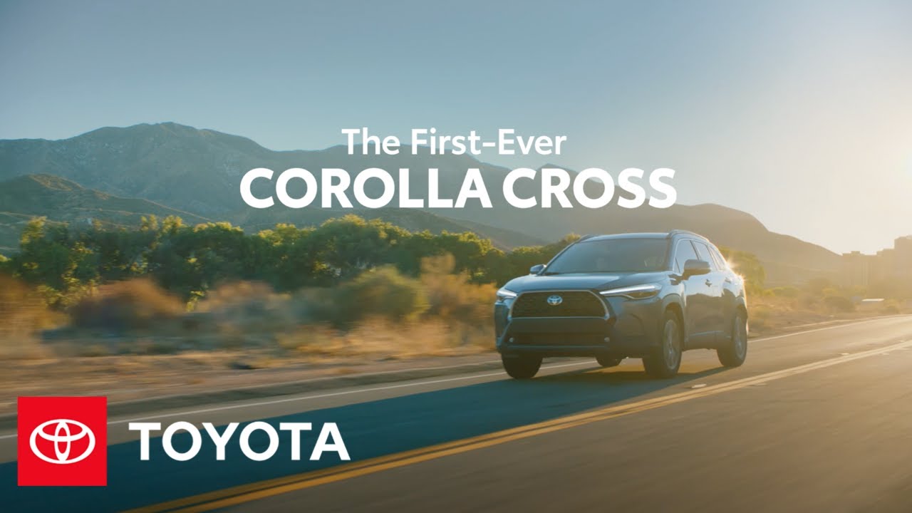 En el spot “Perfect Getaway” de Toyota, la lluvia se detiene de repente para un grupo de amigos al empacar su Corolla Cross.