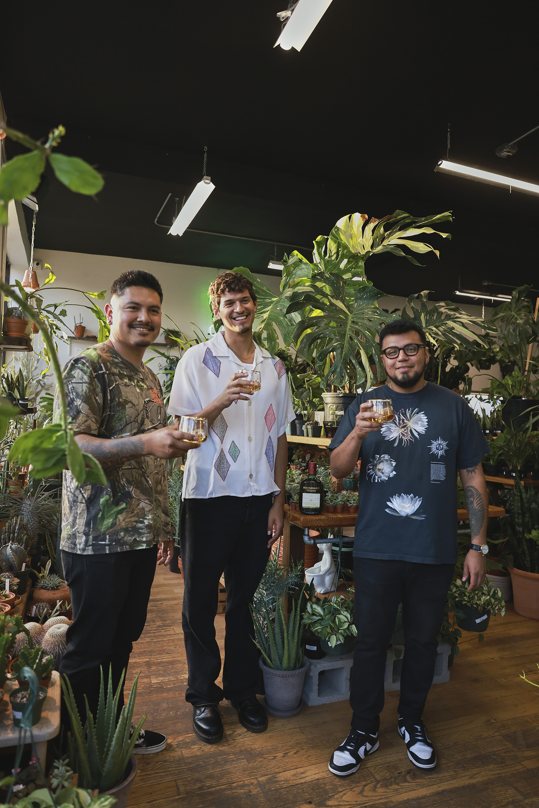Omar Apollo y propietarios de Plant Shop Chicago brindan por el 200% Futuro con Buchanan’s Scotch Whisky
