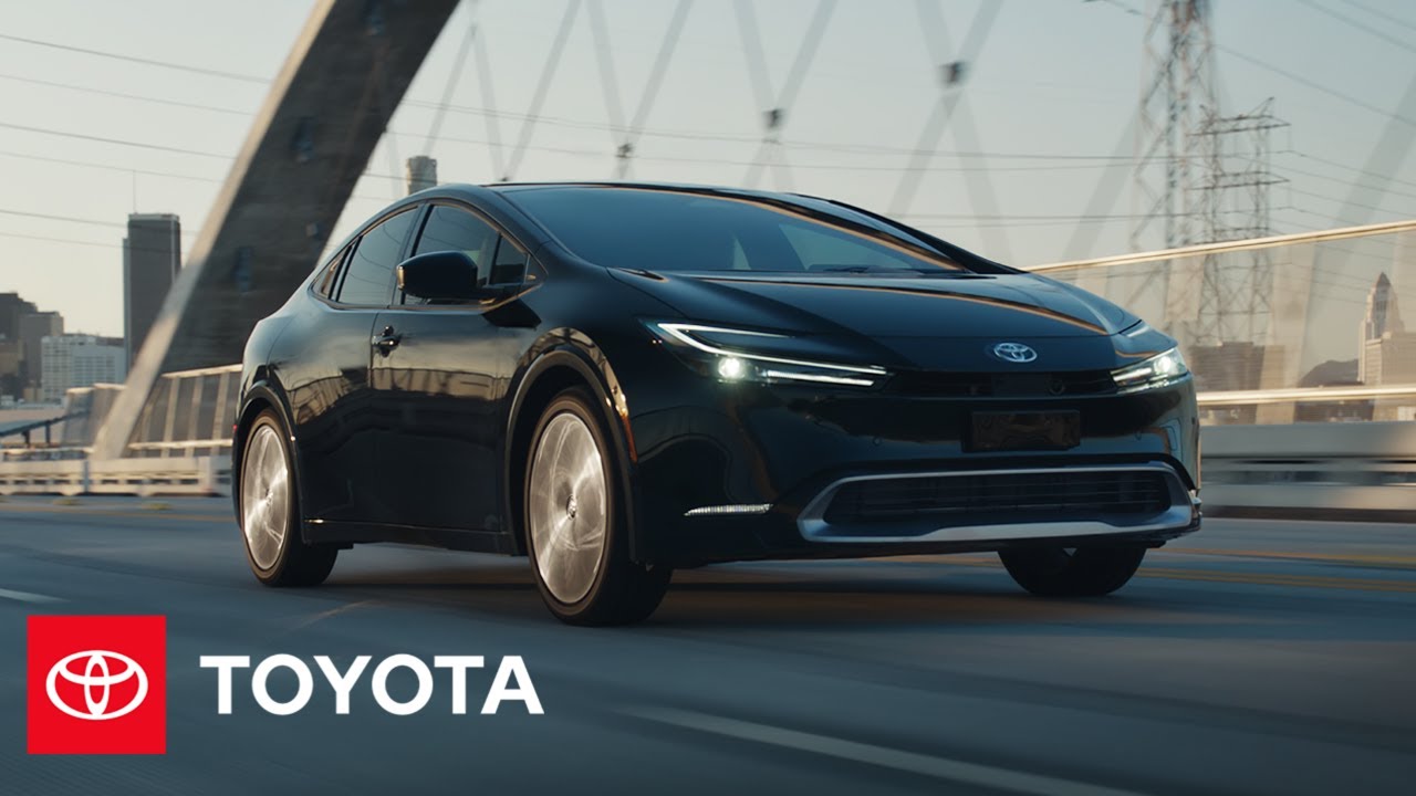 En el anuncio “Black Sheep” de Toyota, desarrollado por Saatchi & Saatchi para la campaña “This is Prius Now”, el Prius transformado se ve desde una perspectiva nueva.
