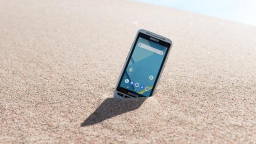 Image of The Nautiz X2 is fully dustproof, and the 4.7-inch multi-touch screen is sunlight-readable.